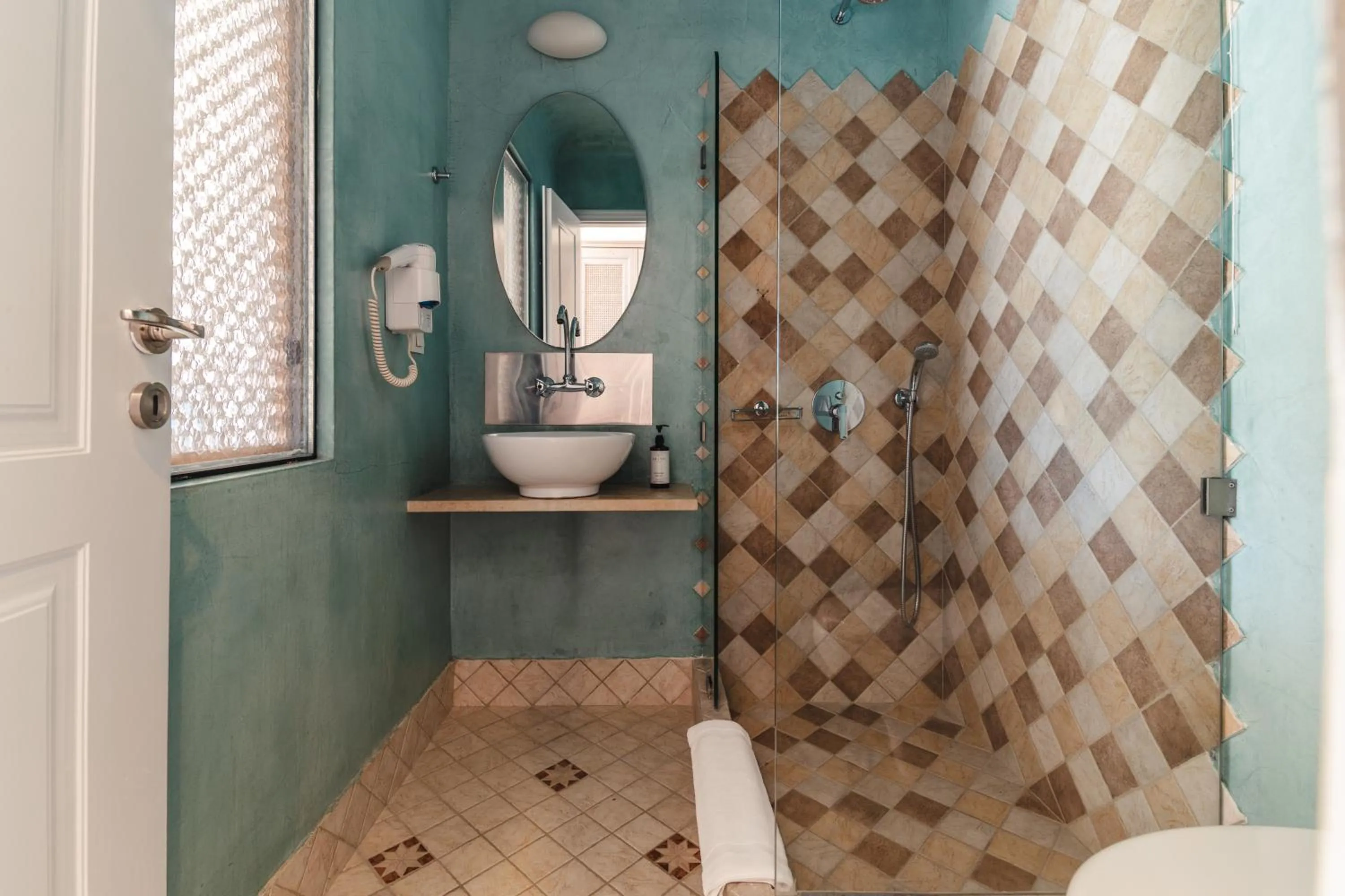 Shower in Red Tower Hotel