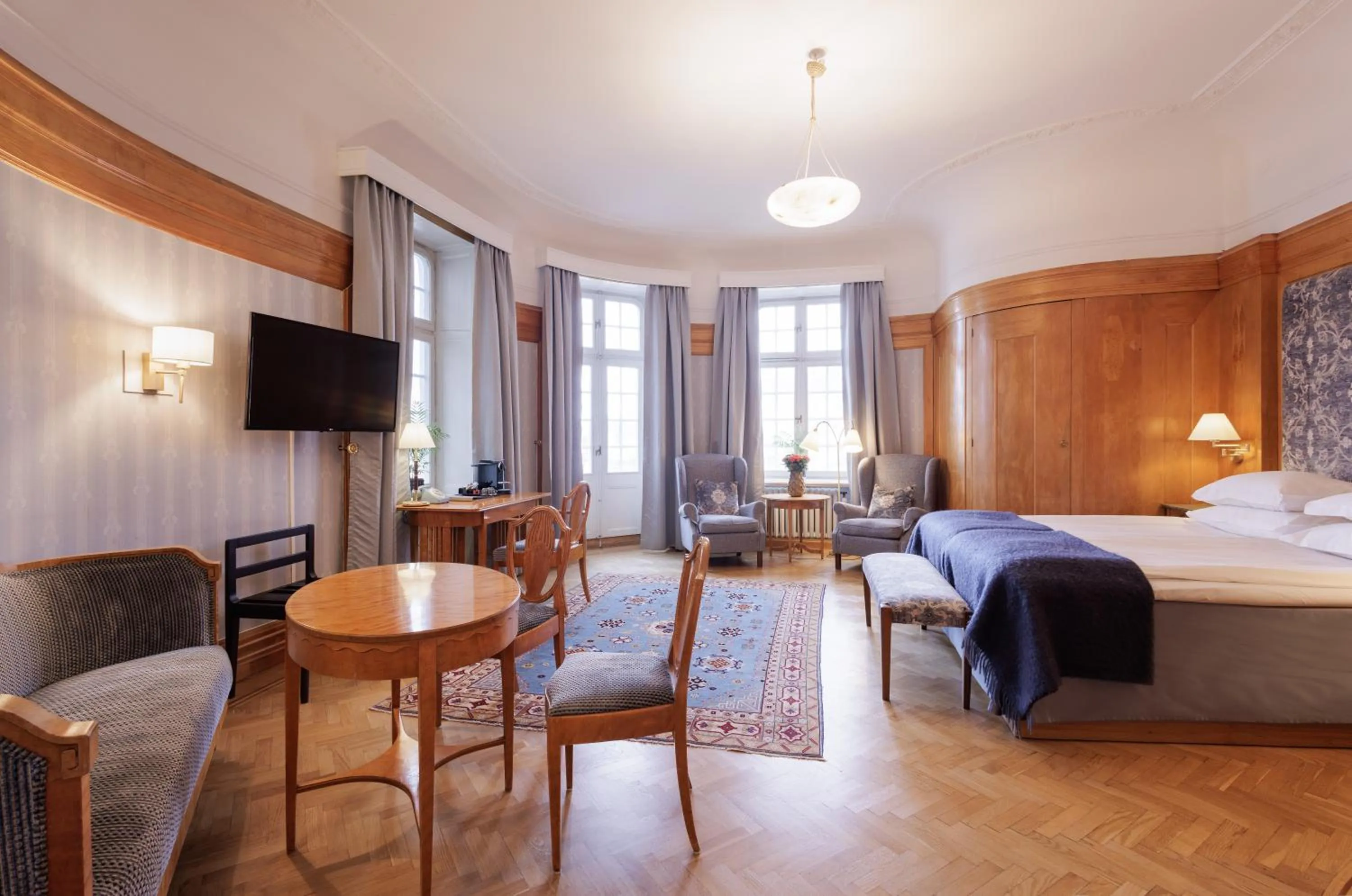 Seating area, Bed in Hotel Esplanade, BW Signature Collection
