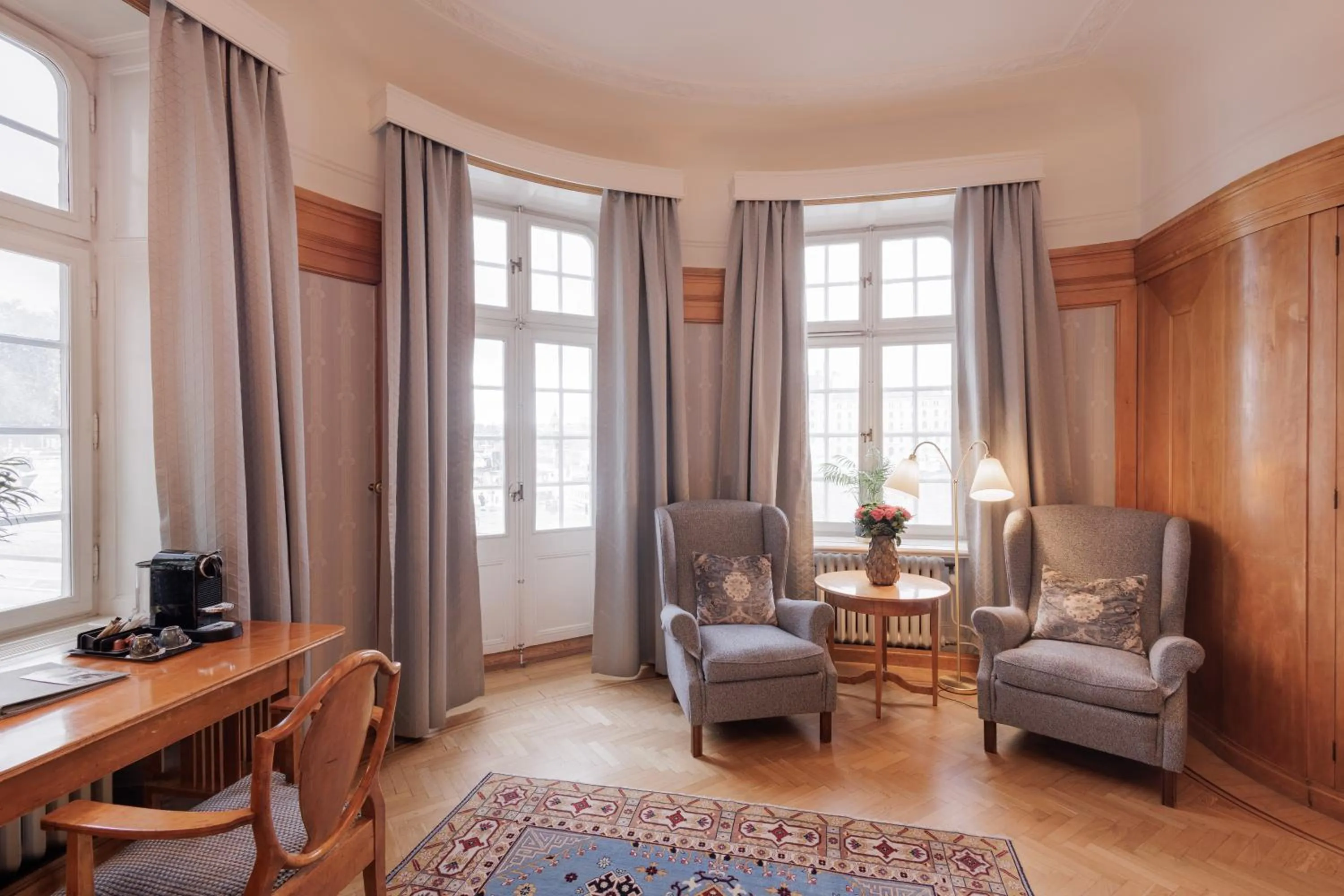 Seating area in Hotel Esplanade, BW Signature Collection