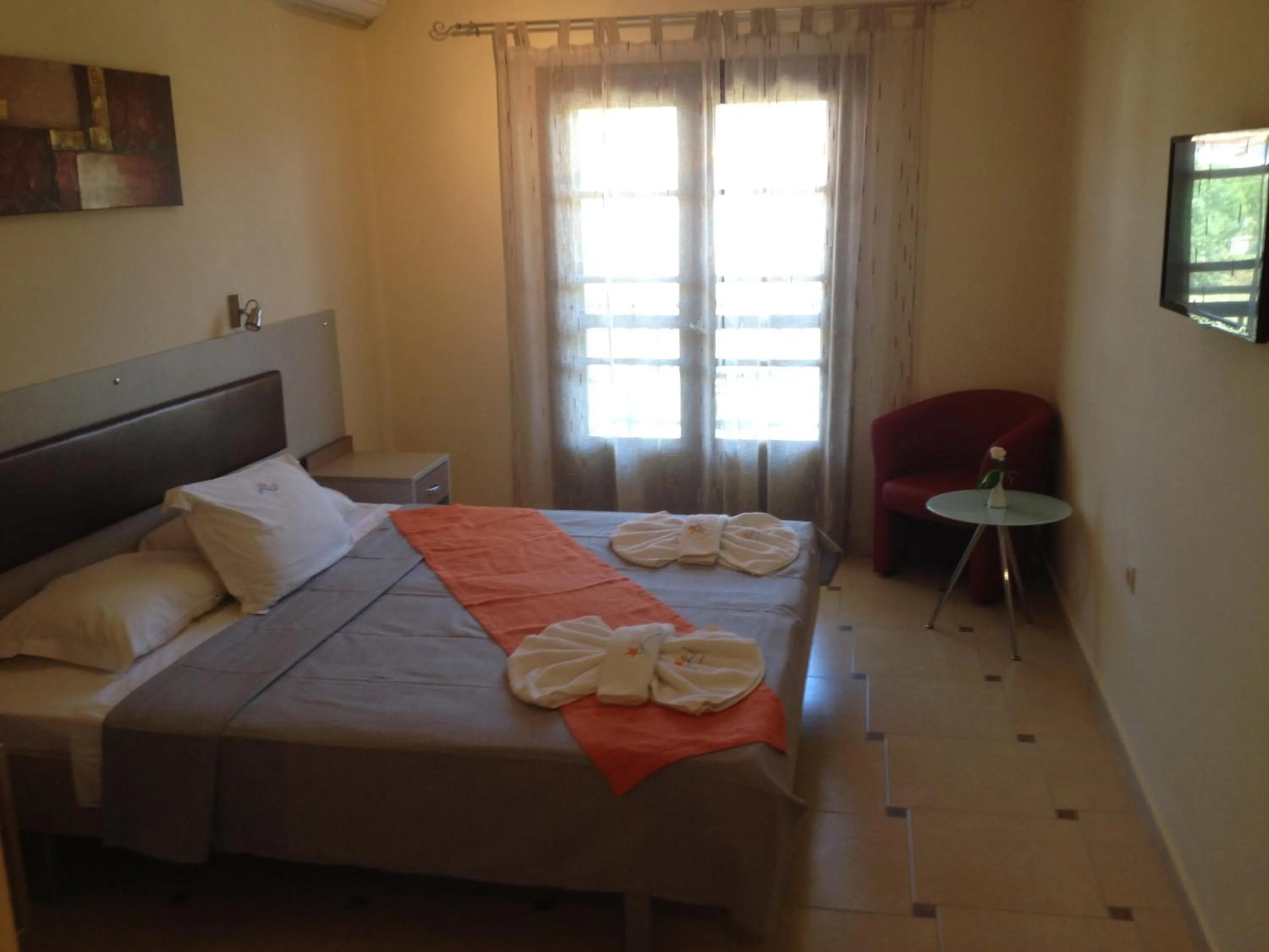 Day, Bed in Avra Hotel