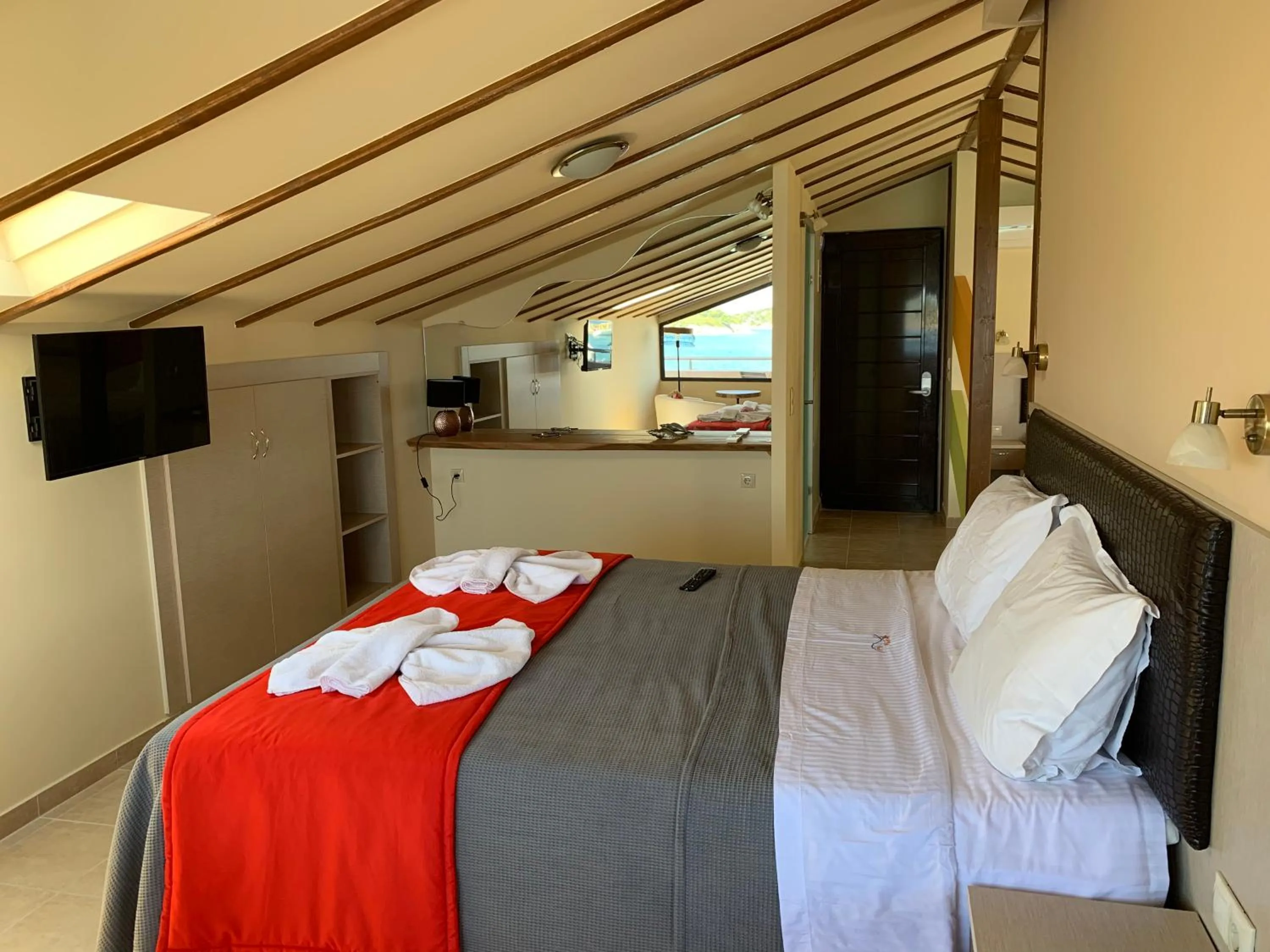 Bedroom, Bed in Avra Hotel