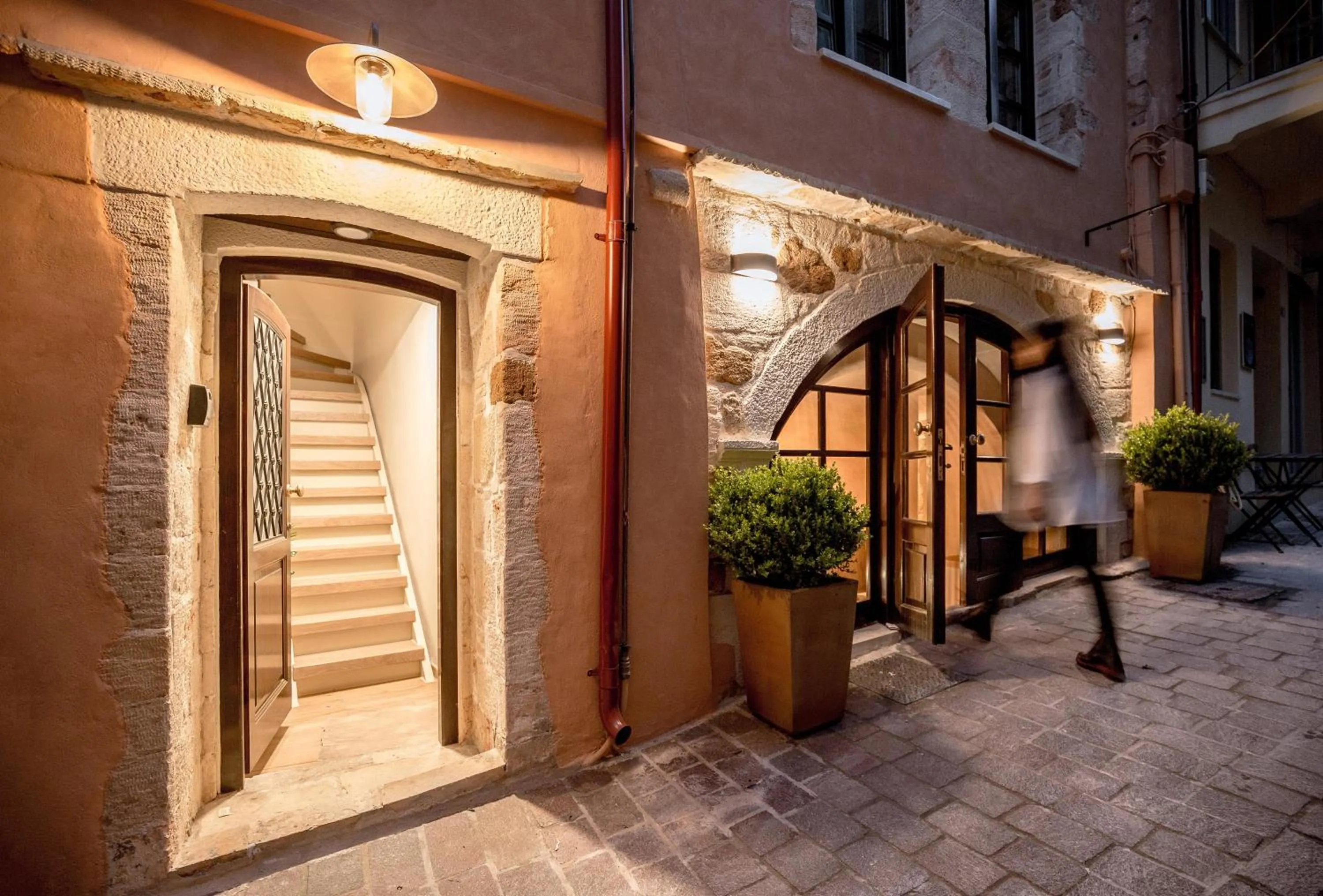 Facade/entrance in J&G Suites