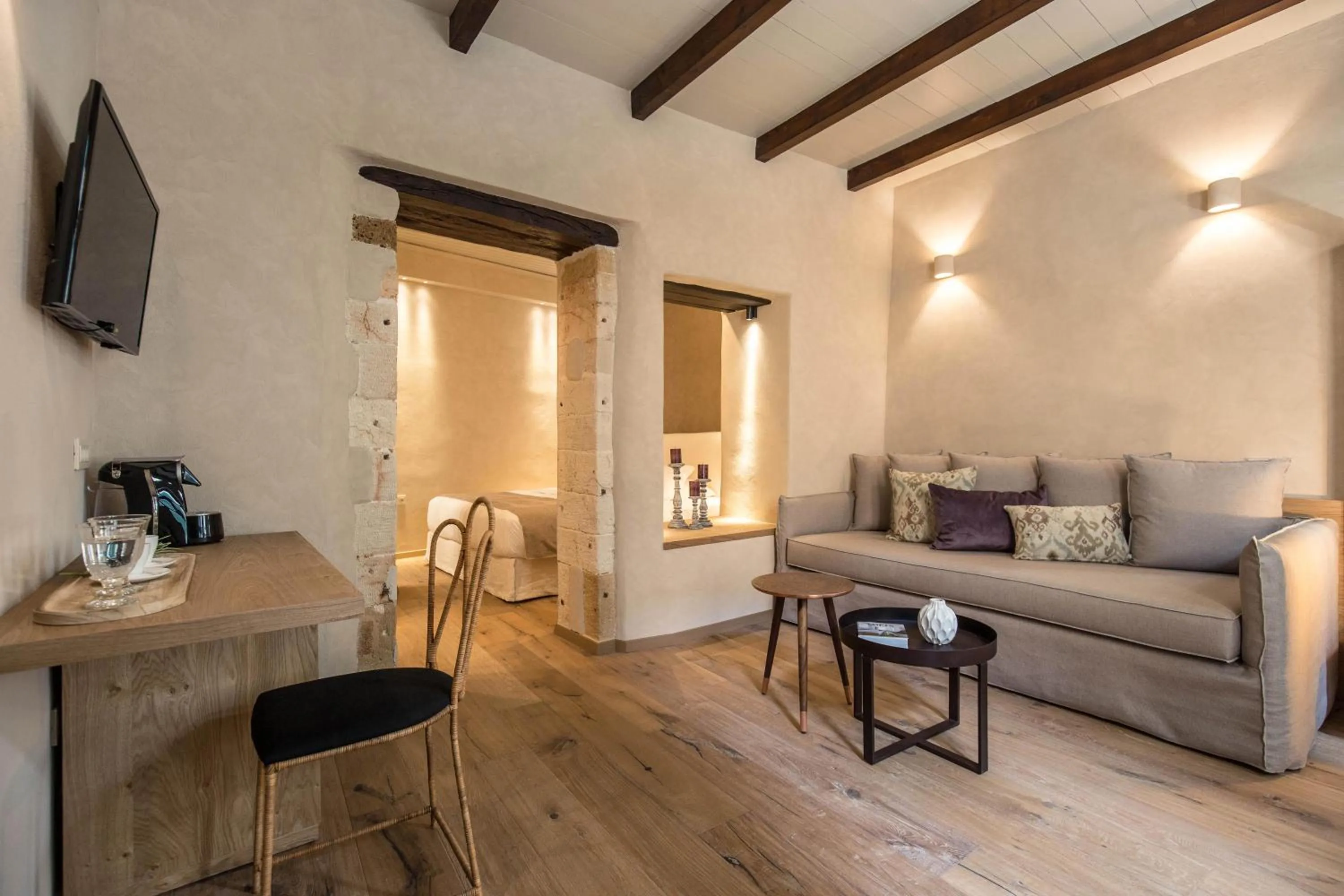 Living room in J&G Suites