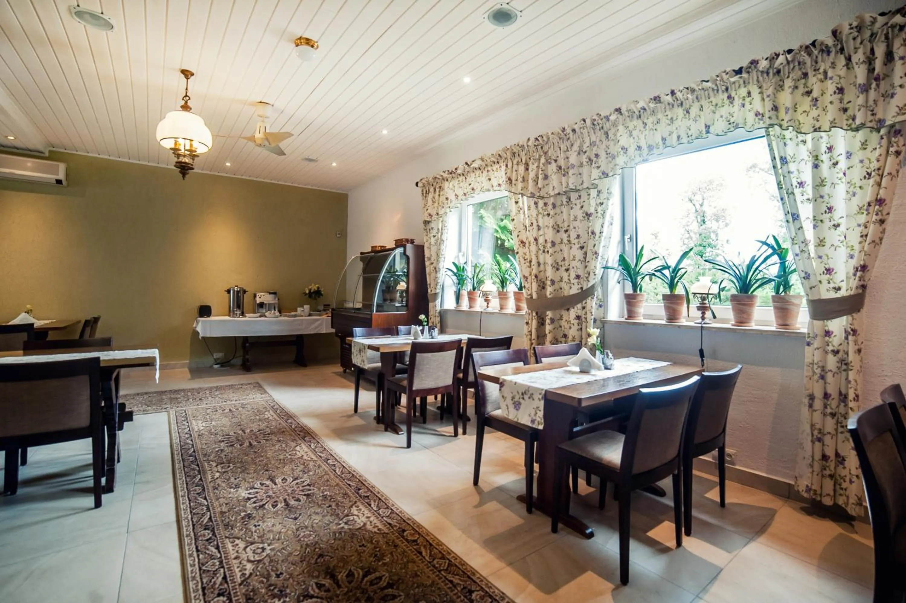 Restaurant/places to eat in Pelikan