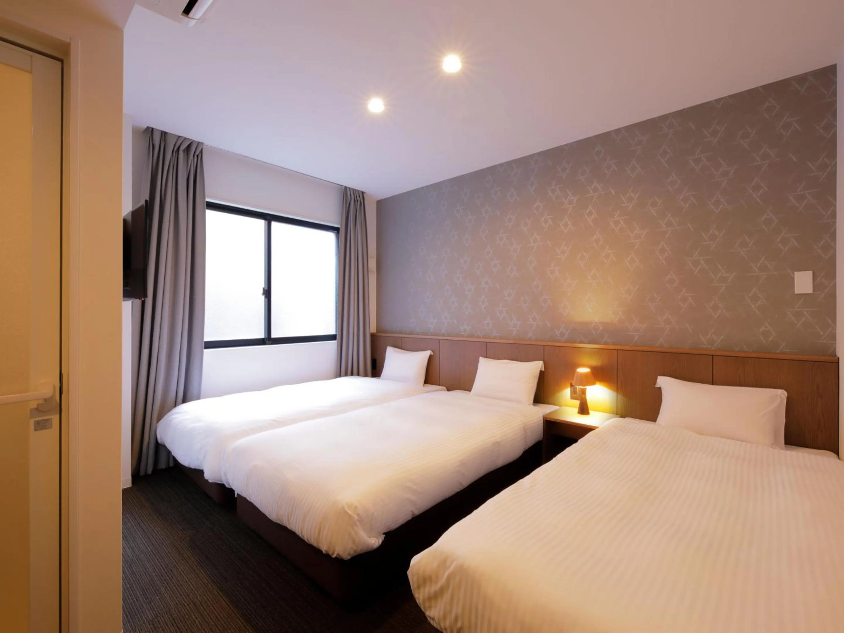 Photo of the whole room, Bed in Smart Place Inn Kyoto Nijojo Horikawa