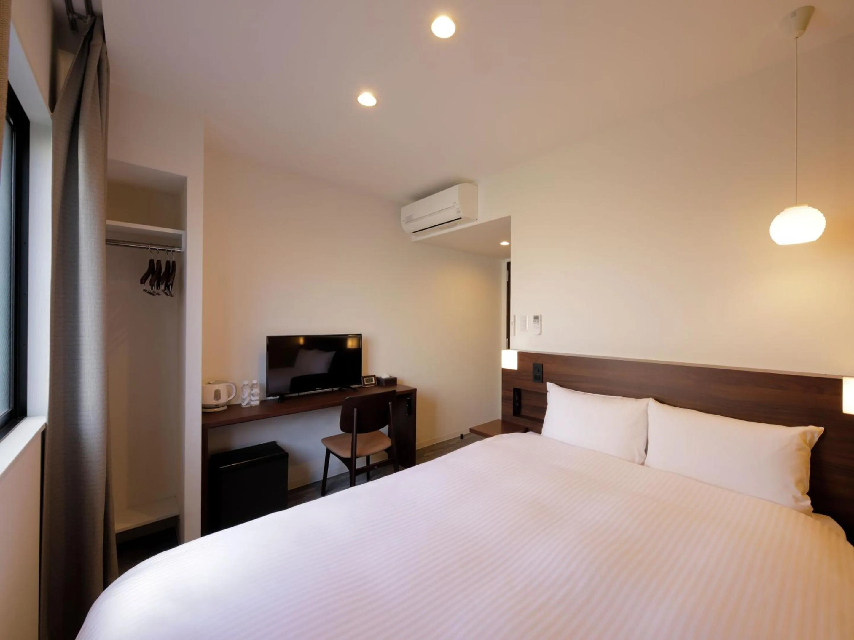 Photo of the whole room, Bed in Smart Place Inn Kyoto Nijojo Horikawa