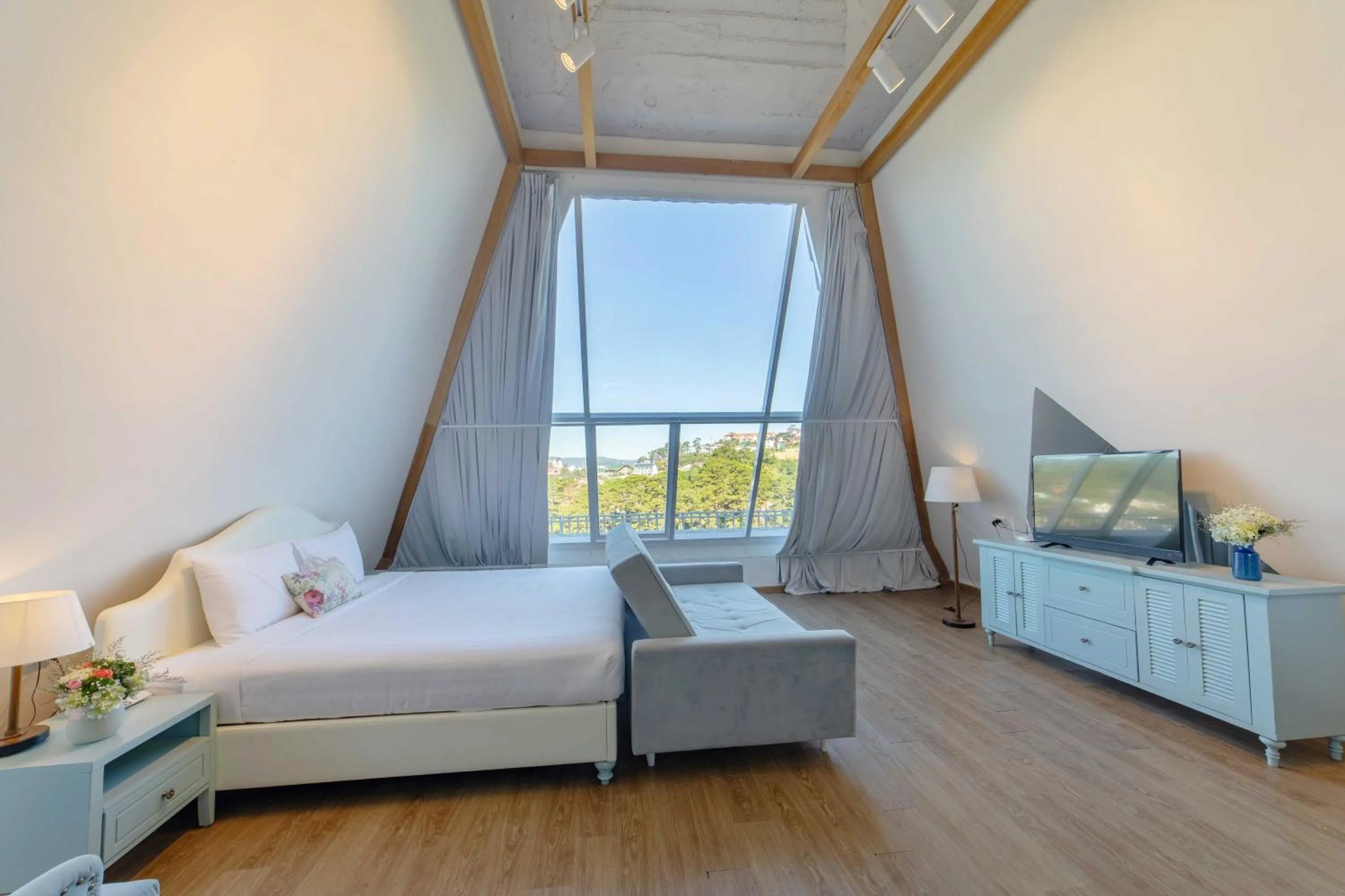 Bed in Dalat De Charme Village