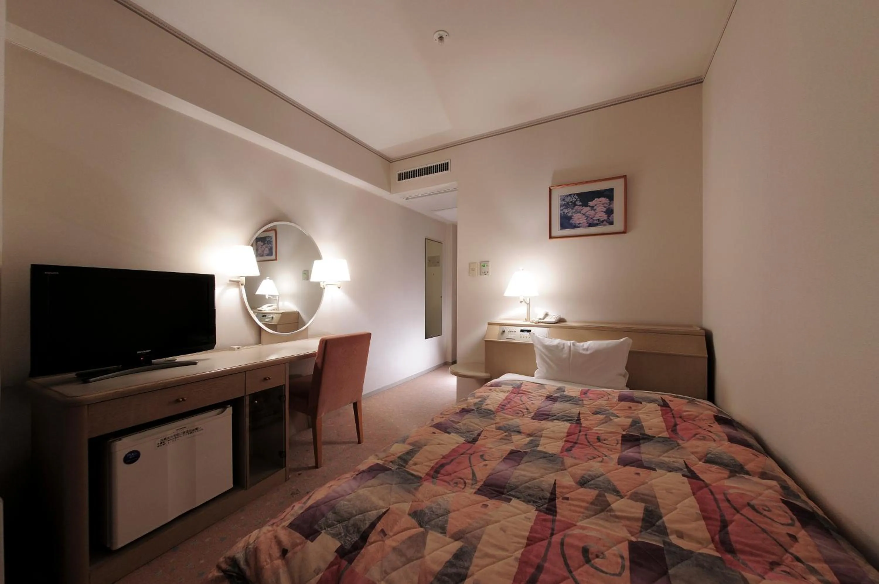 Bed in Takarazuka Washington Hotel