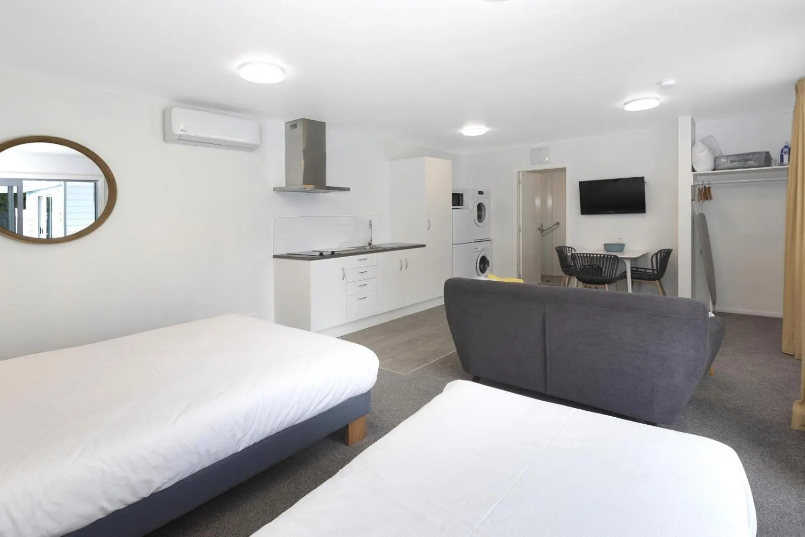 Kitchen or kitchenette, Bed in The Adelphi