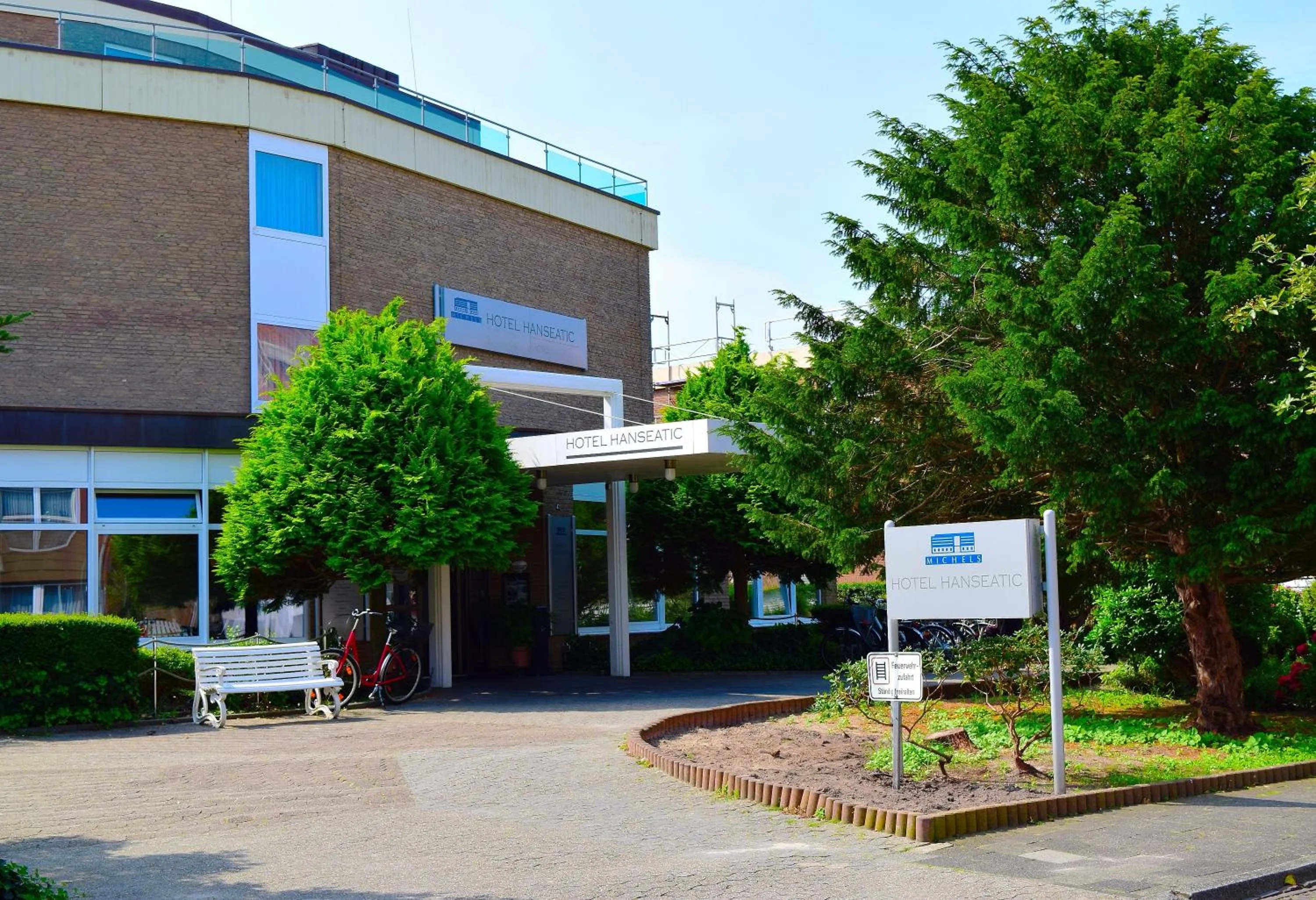 Facade/entrance in Michels Hanseatic Hotel Norderney