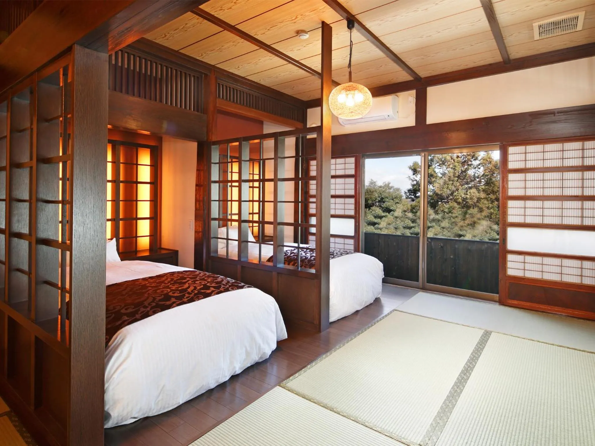 Bed in Hakonenomori Okada