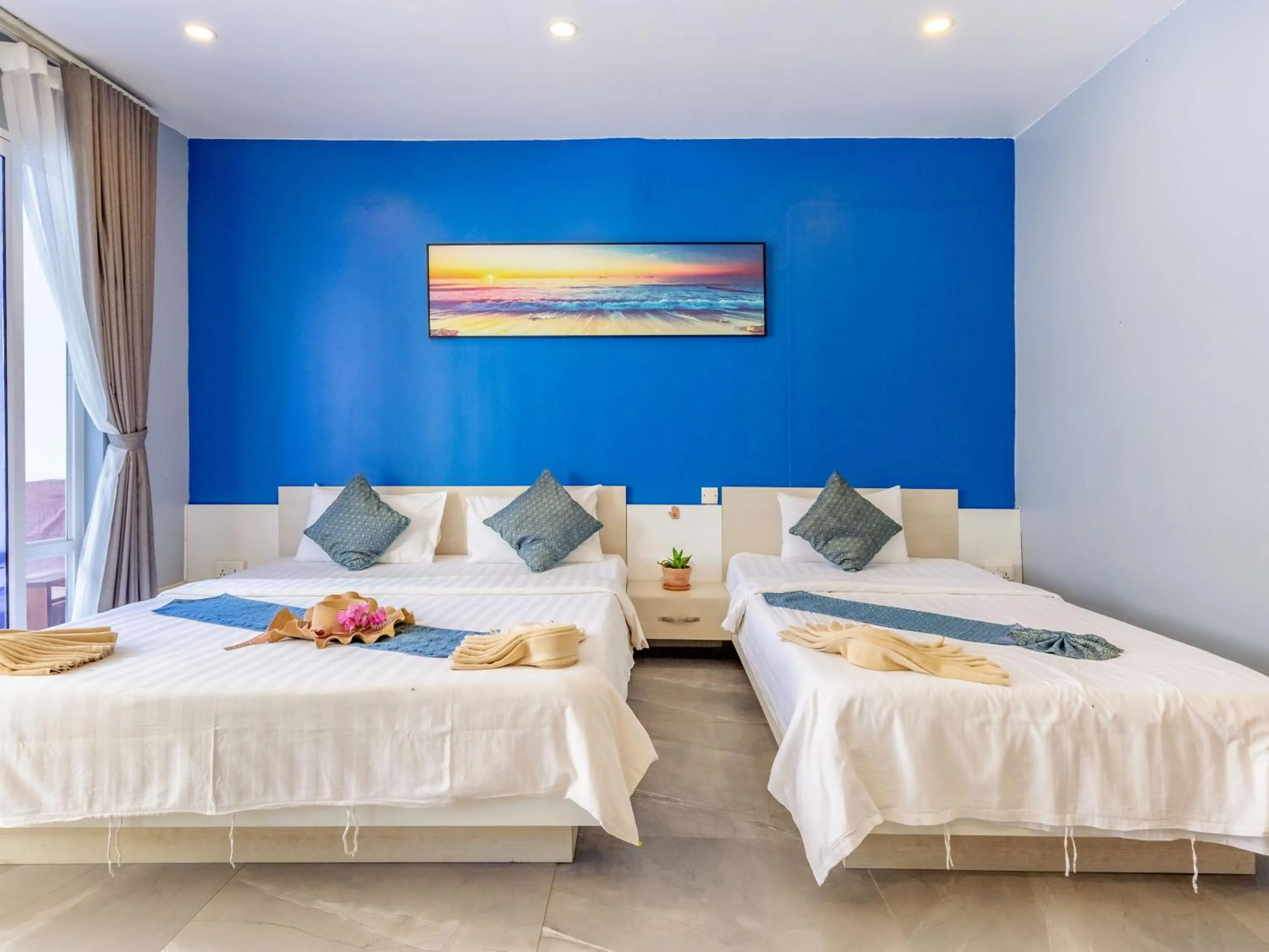 Property building, Bed in Sara Resort