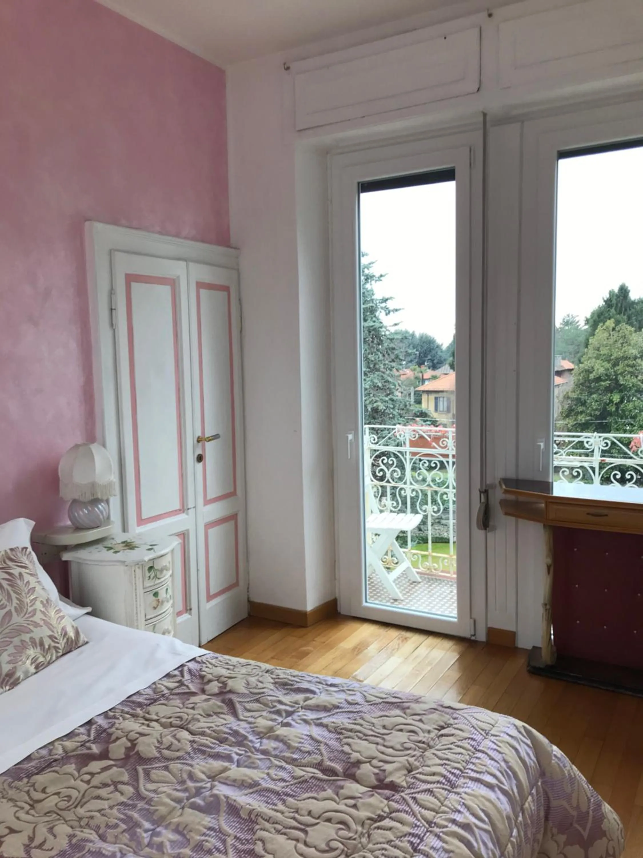 Bed in B&B VILLA ADRIANA Varese - camere e appartamenti