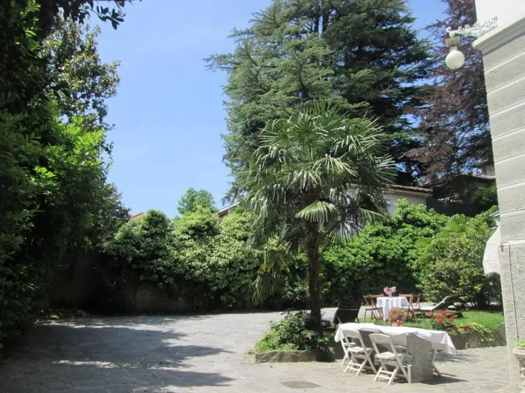 Garden in B&B VILLA ADRIANA Varese - camere e appartamenti