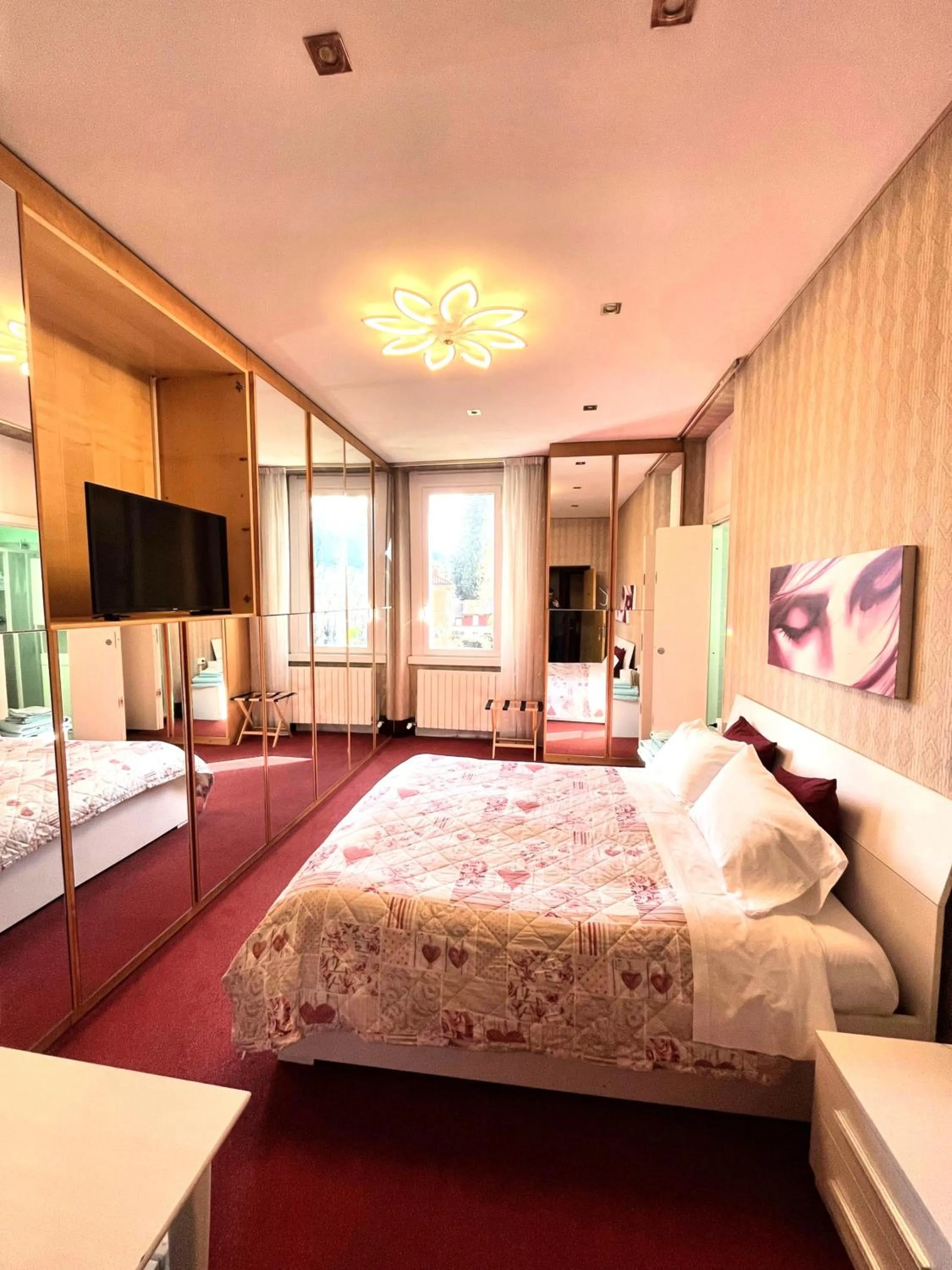 Photo of the whole room, Bed in B&B VILLA ADRIANA Varese - camere e appartamenti