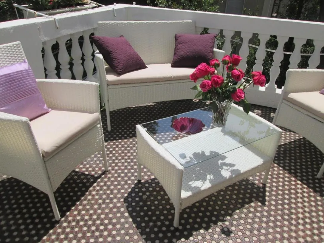 Inner courtyard view in B&B VILLA ADRIANA Varese - camere e appartamenti