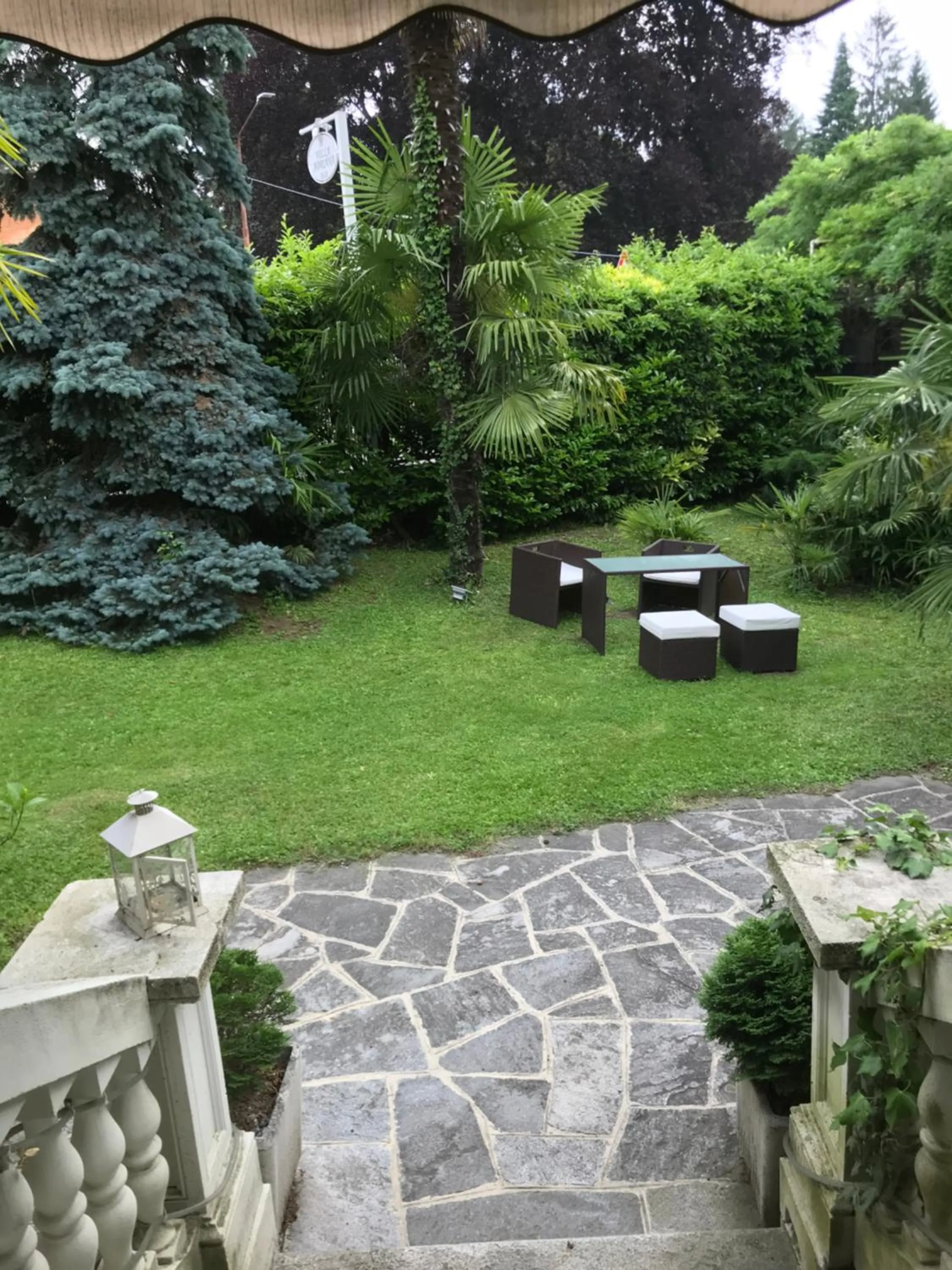 Patio in B&B VILLA ADRIANA Varese - camere e appartamenti