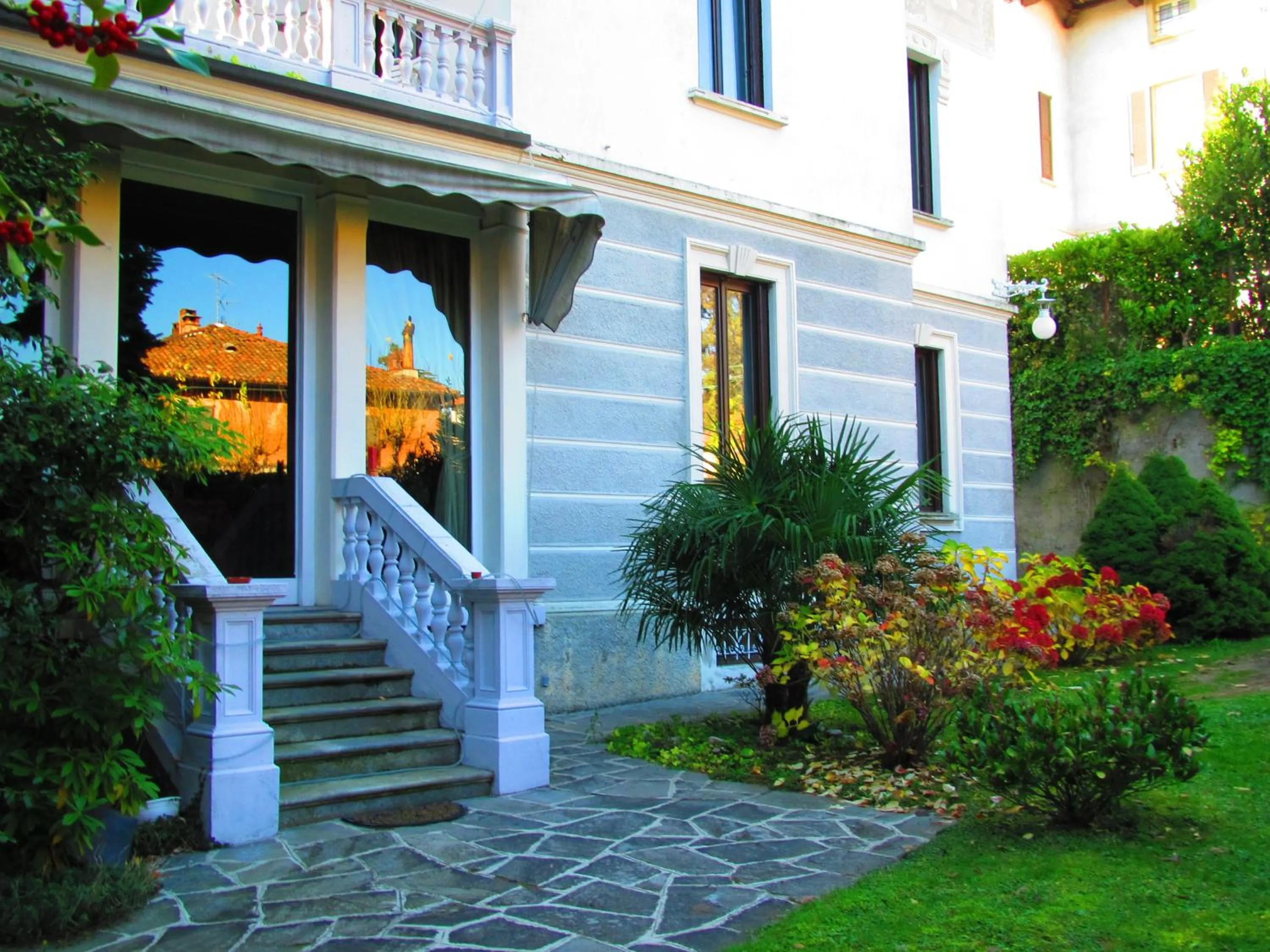 Property building in B&B VILLA ADRIANA Varese - camere e appartamenti