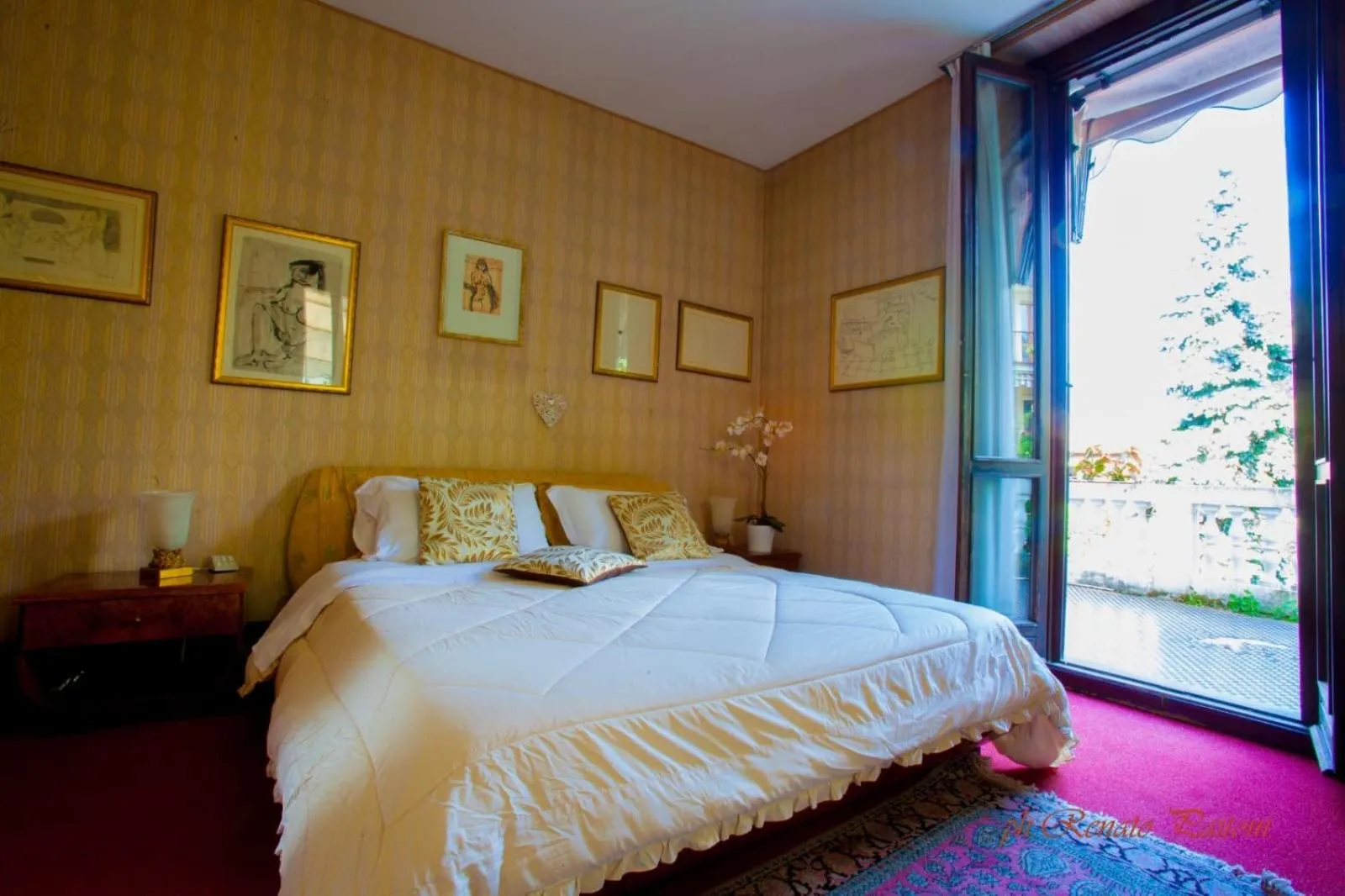 Balcony/Terrace, Bed in B&B VILLA ADRIANA Varese - camere e appartamenti