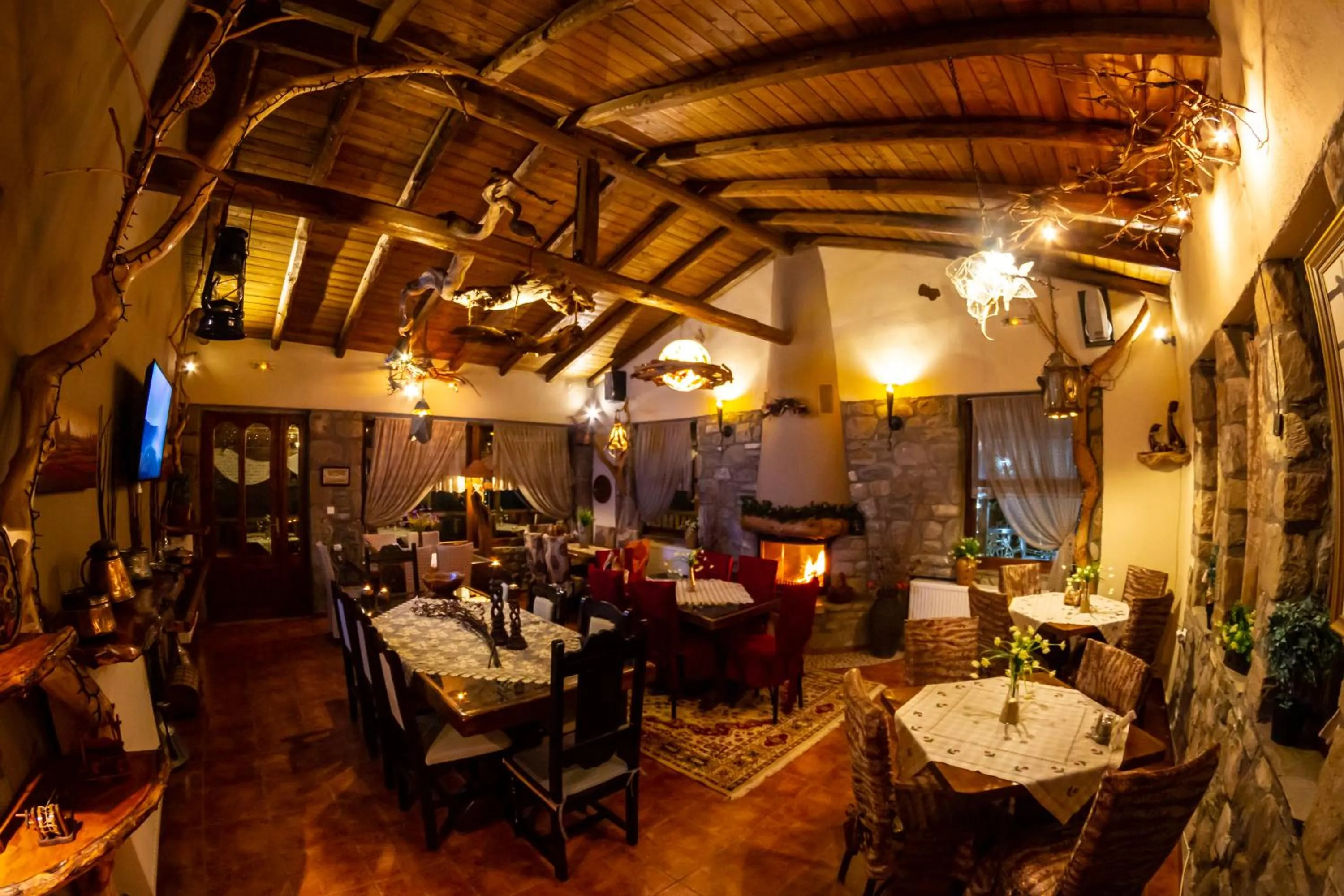 Restaurant/places to eat in La Moara Boutique Hotel