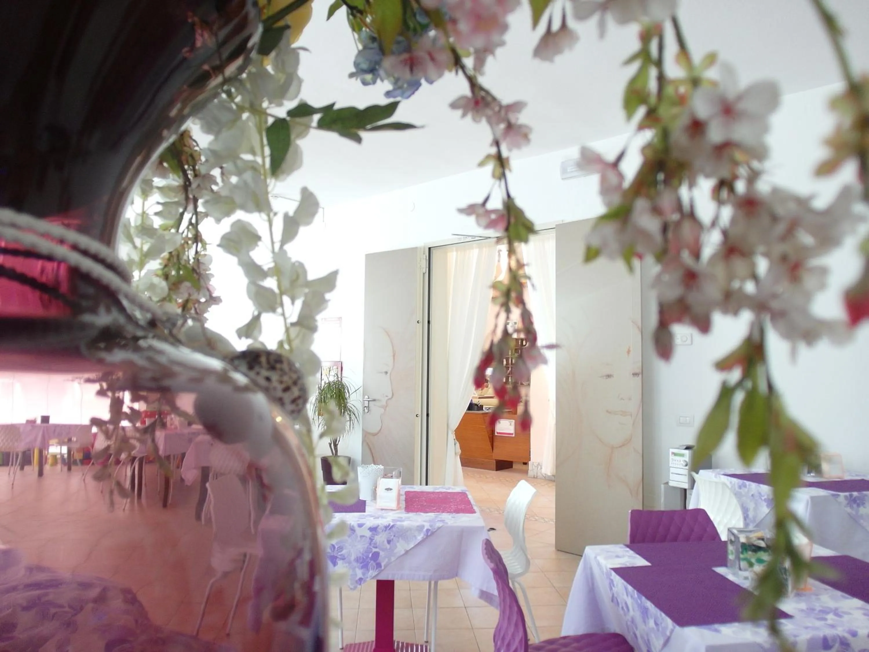 Restaurant/places to eat in Hotel Julia