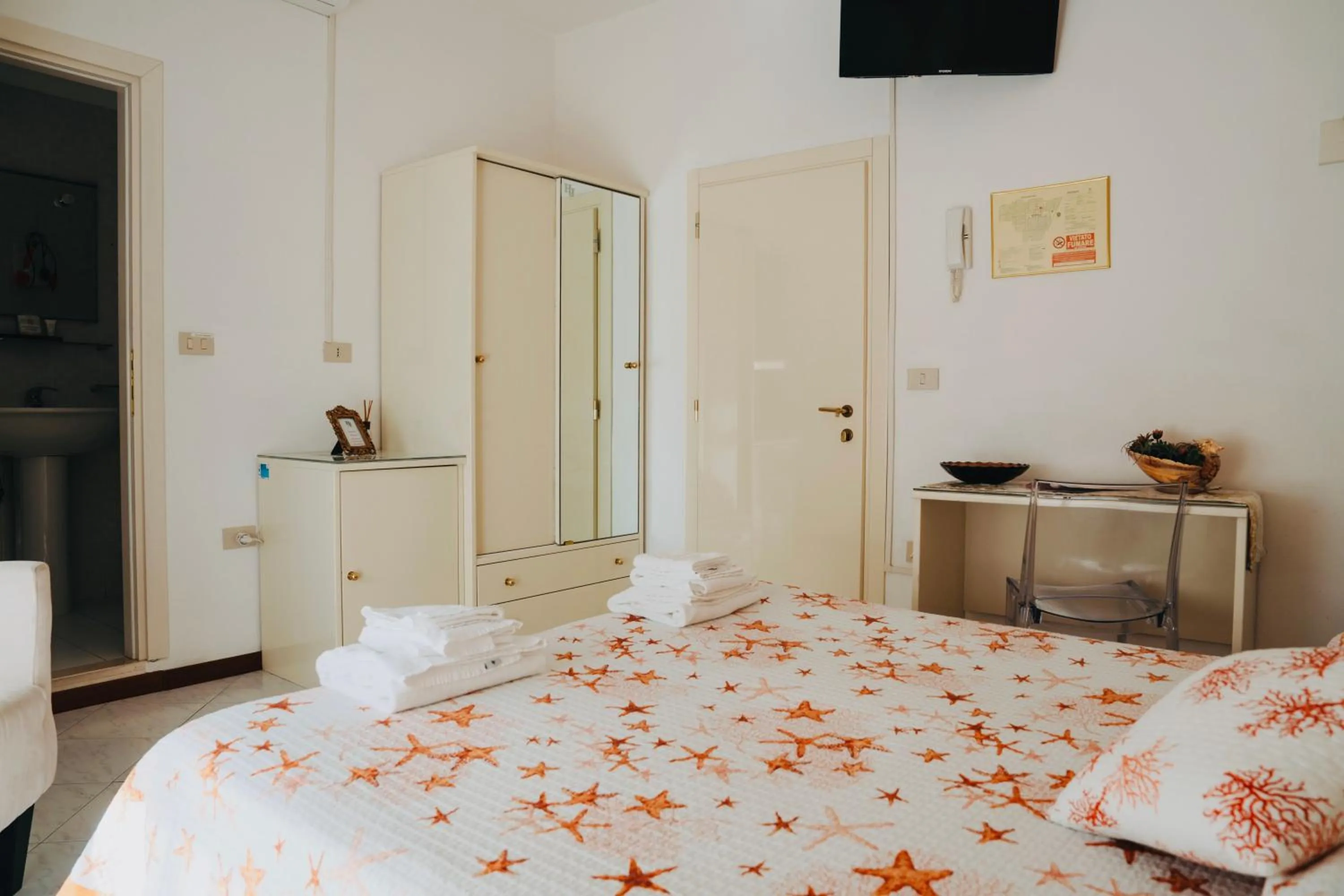 Bedroom, Bed in Hotel Julia