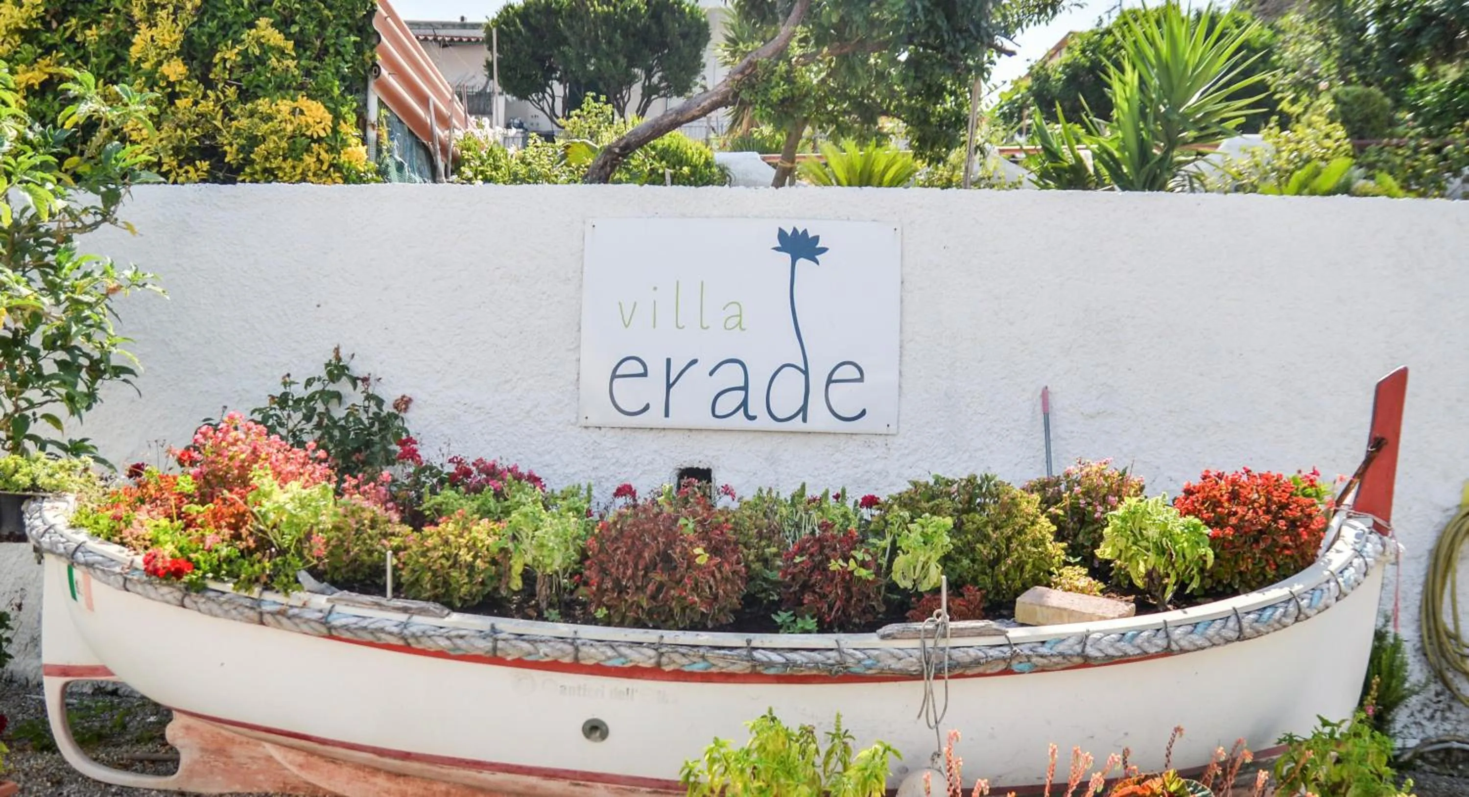 Property building in Villa Erade