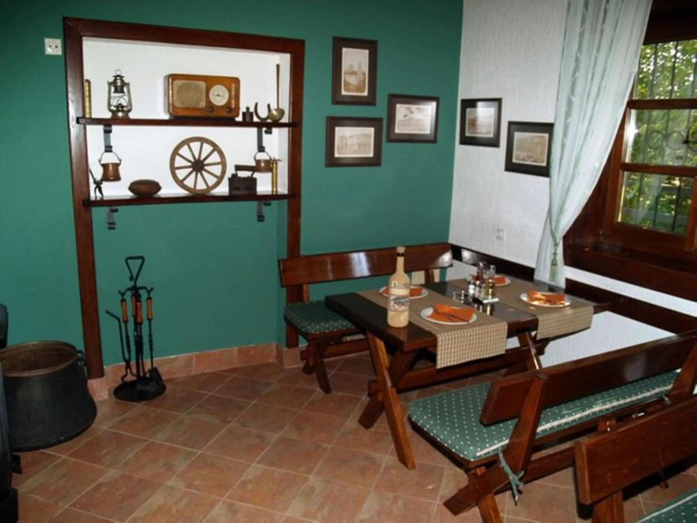 Restaurant/places to eat in Hotel Laguna