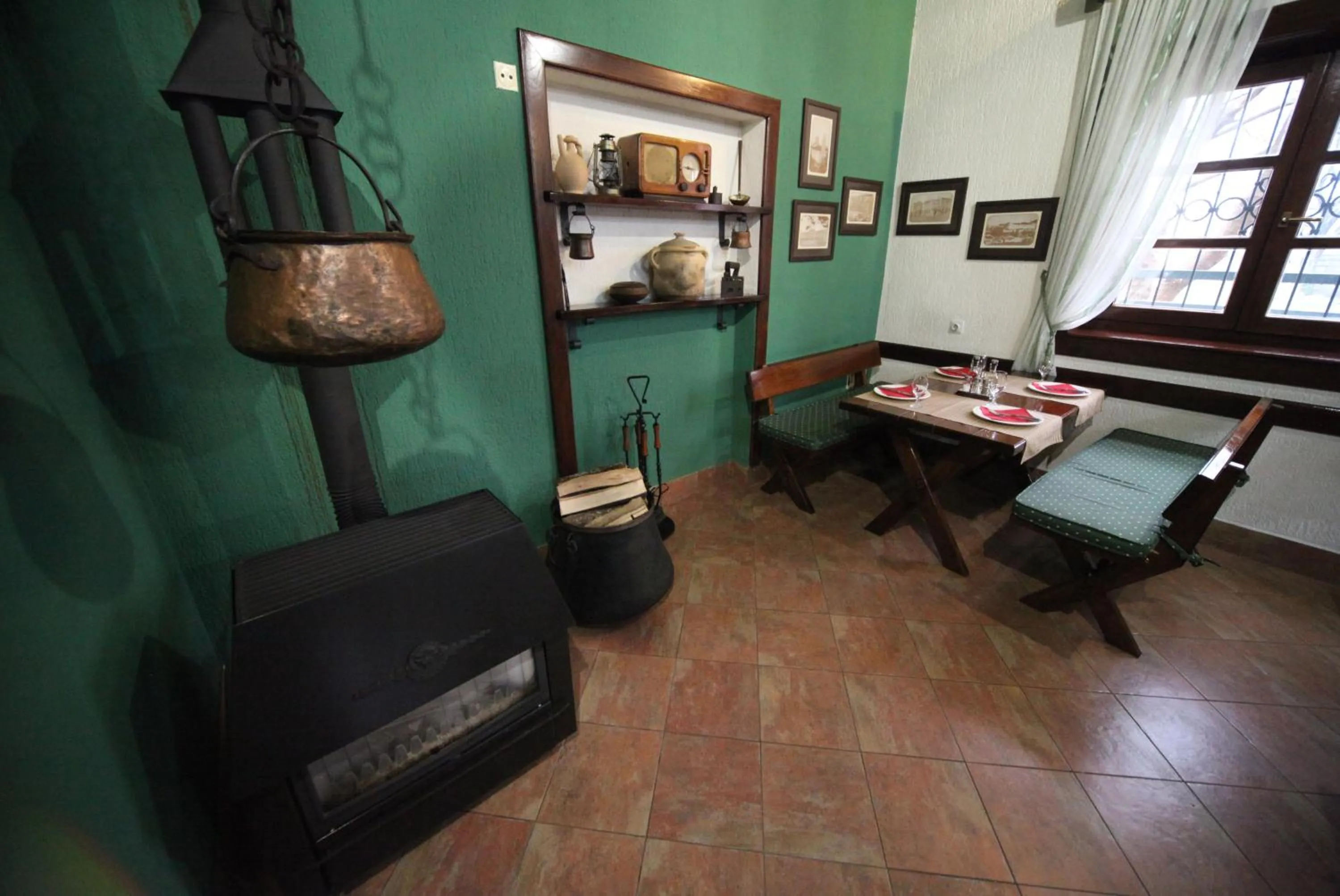 Restaurant/places to eat in Hotel Laguna