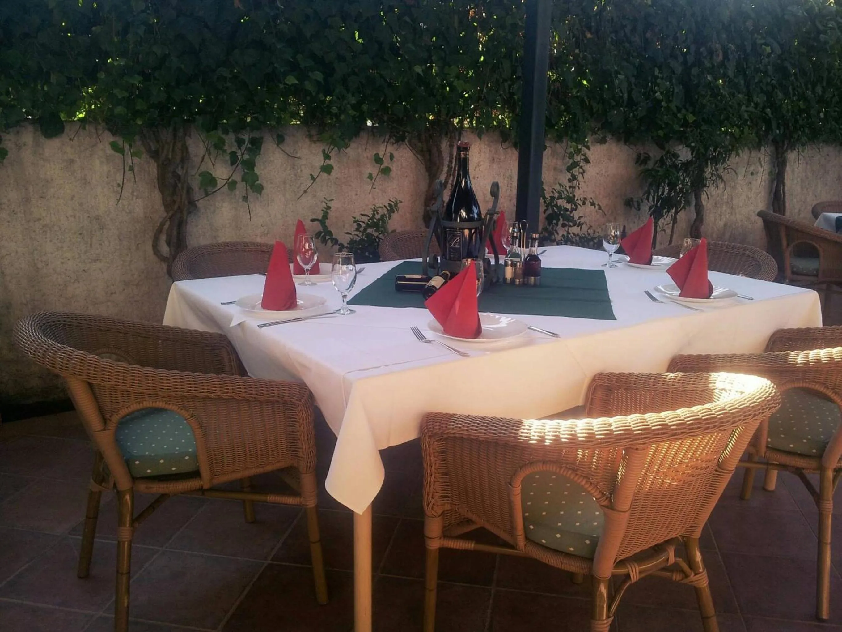 Facade/entrance in Hotel Laguna