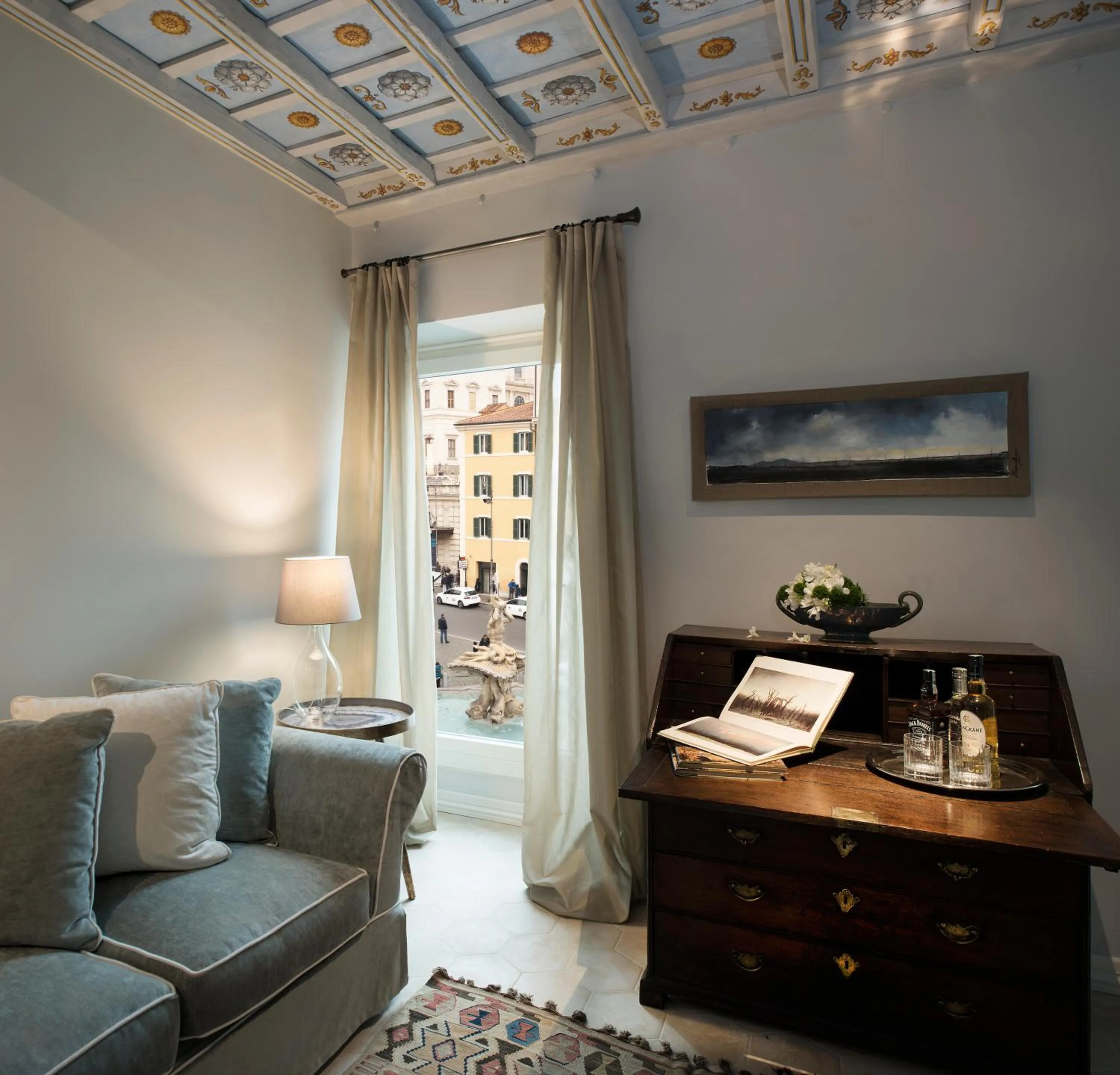 Photo of the whole room in Palazzo Caruso