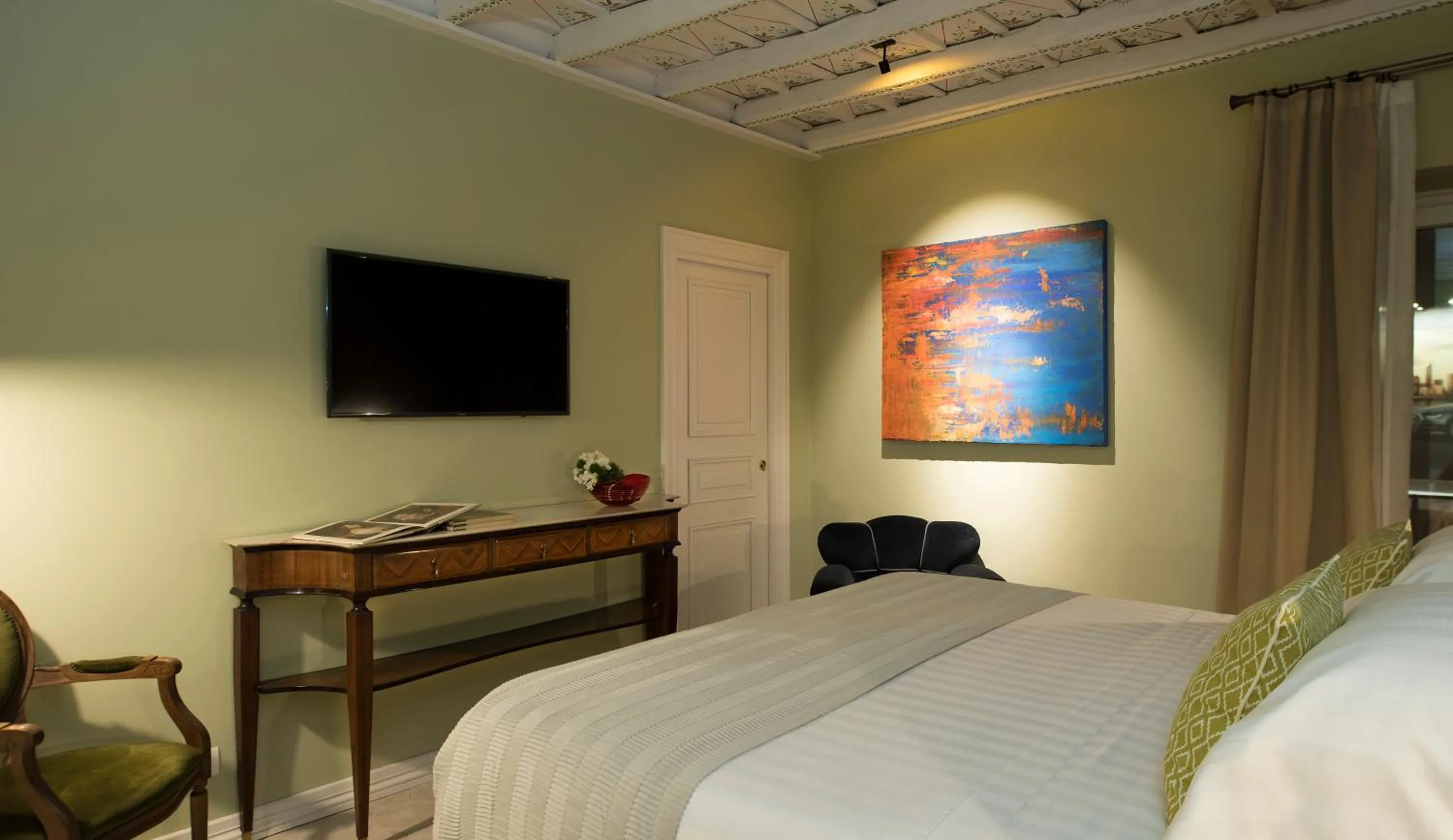 Photo of the whole room, Bed in Palazzo Caruso