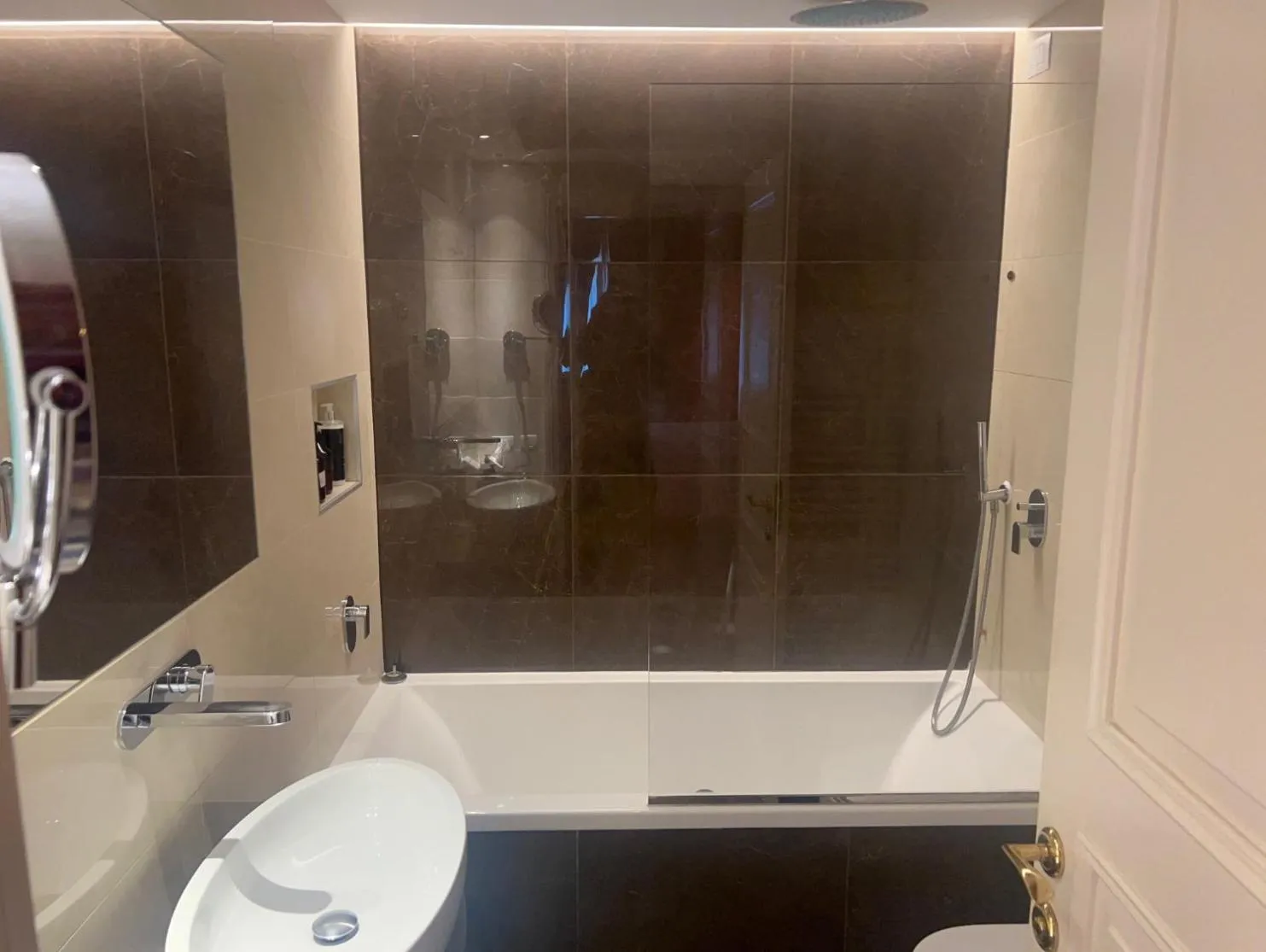 Bathroom in Palazzo Caruso