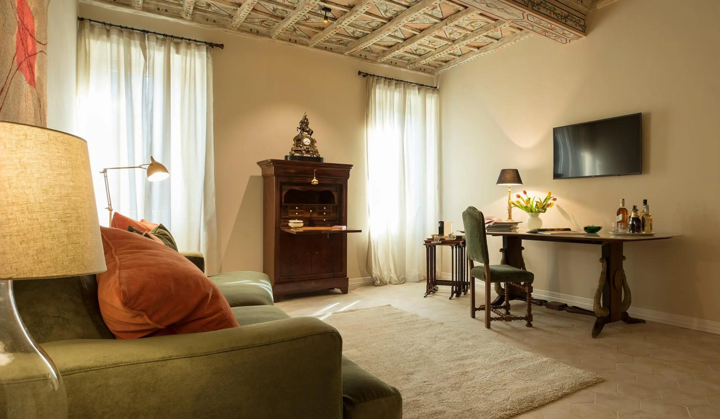 Photo of the whole room in Palazzo Caruso