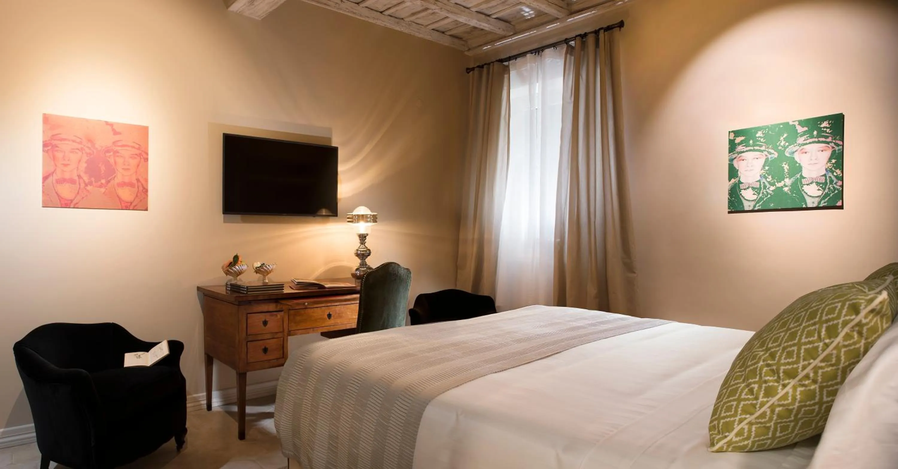 Bed in Palazzo Caruso