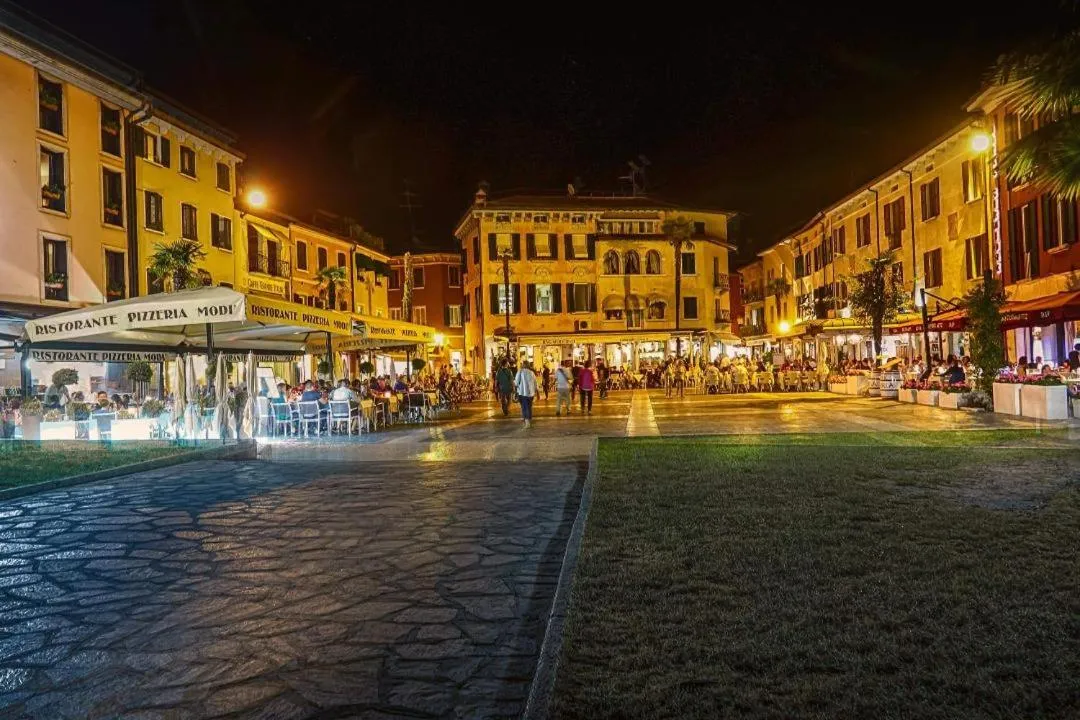 City view in Le Rêve - Lake view rooms