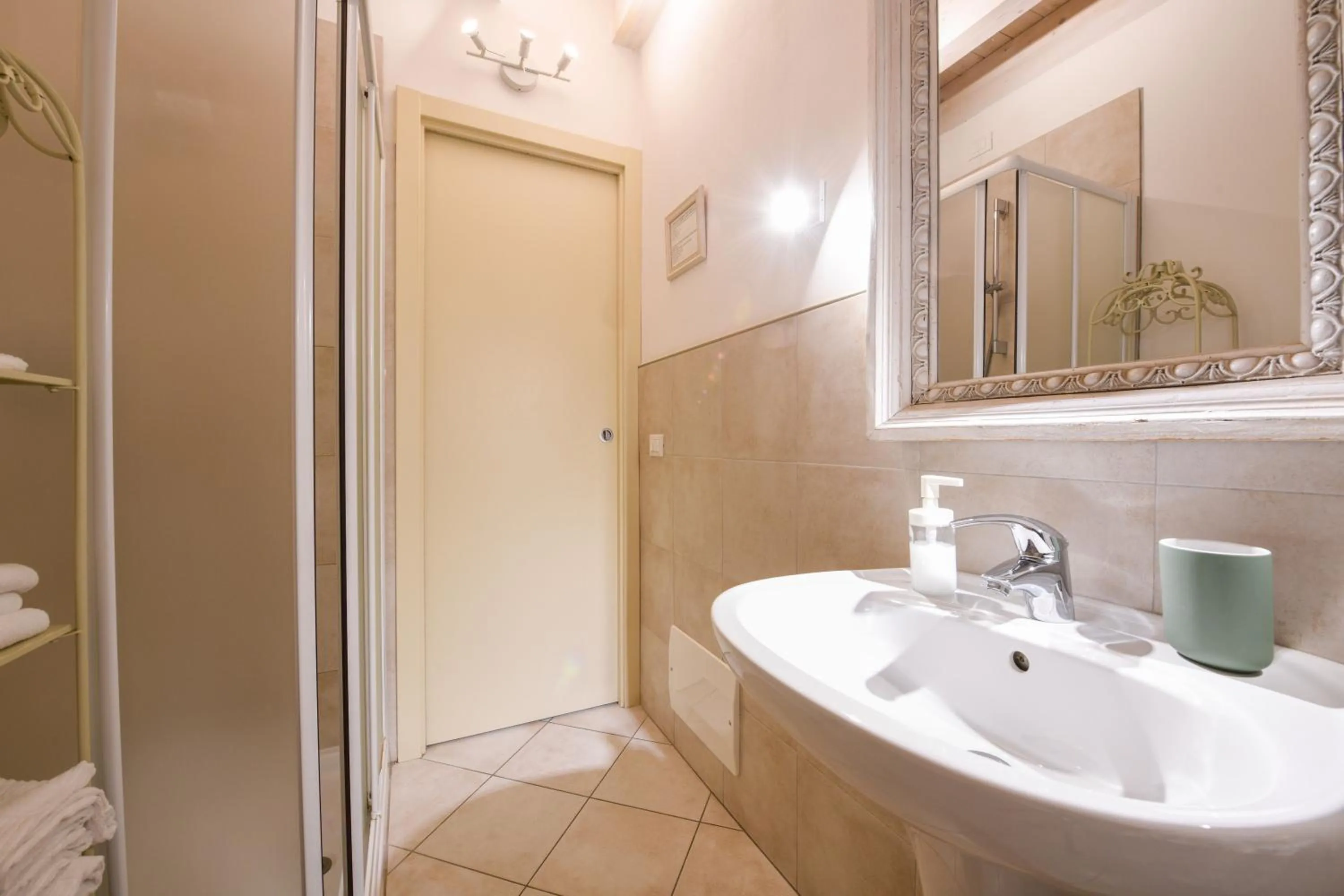 Shower in Le Rêve - Lake view rooms