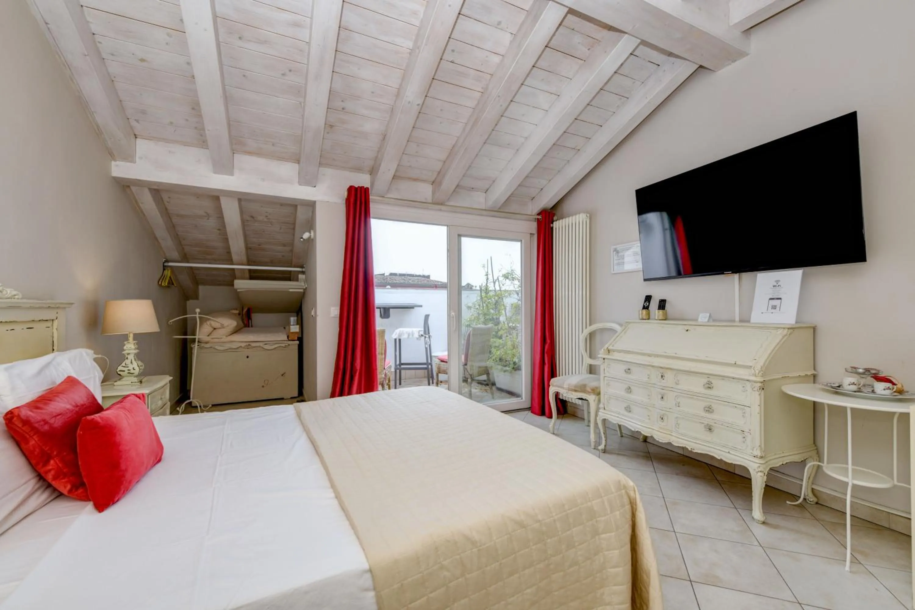 Bed in Le Rêve - Lake view rooms