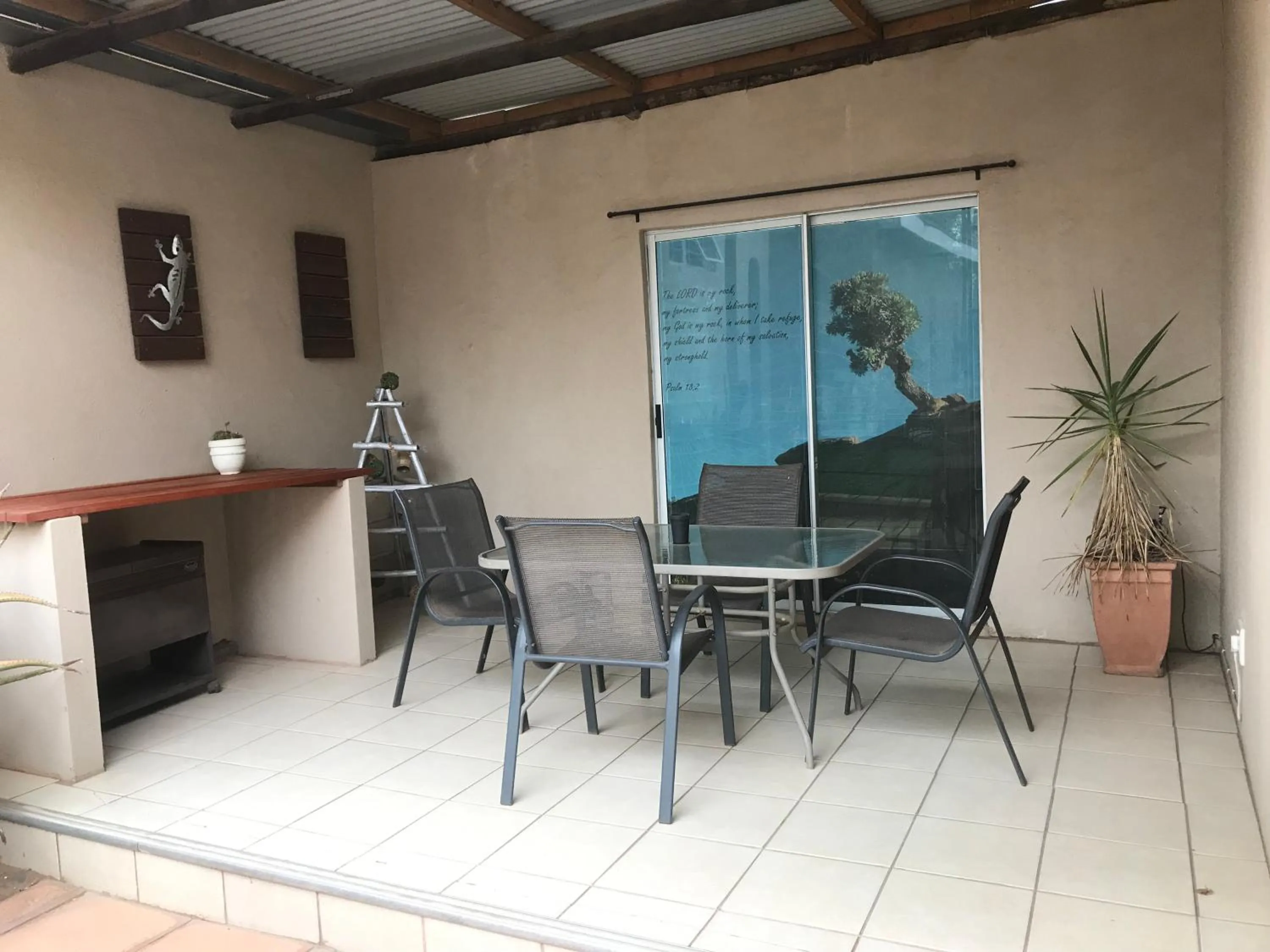 Lazy Gecko Accommodation