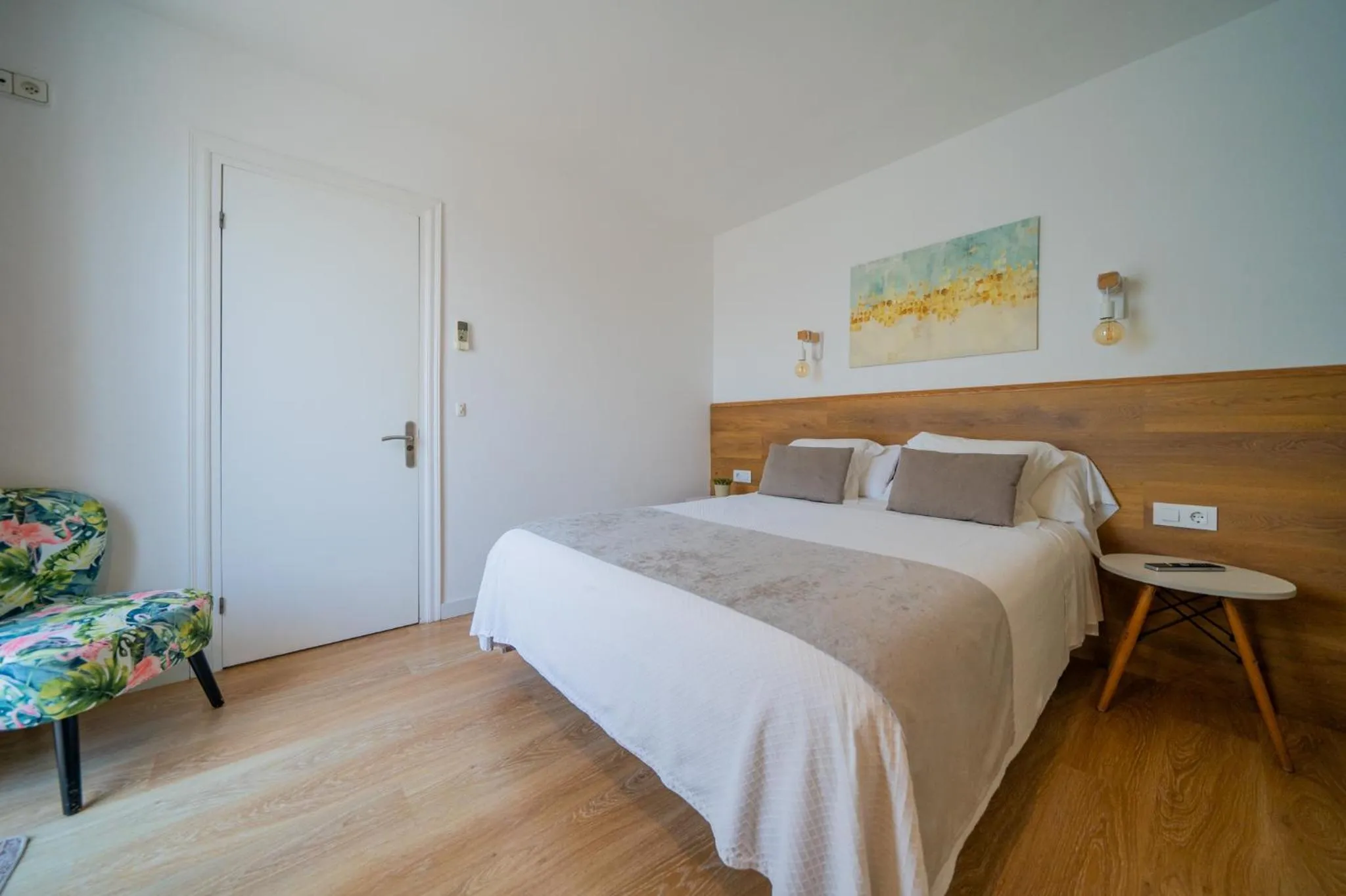 Photo of the whole room, Bed in Hostal Menurka