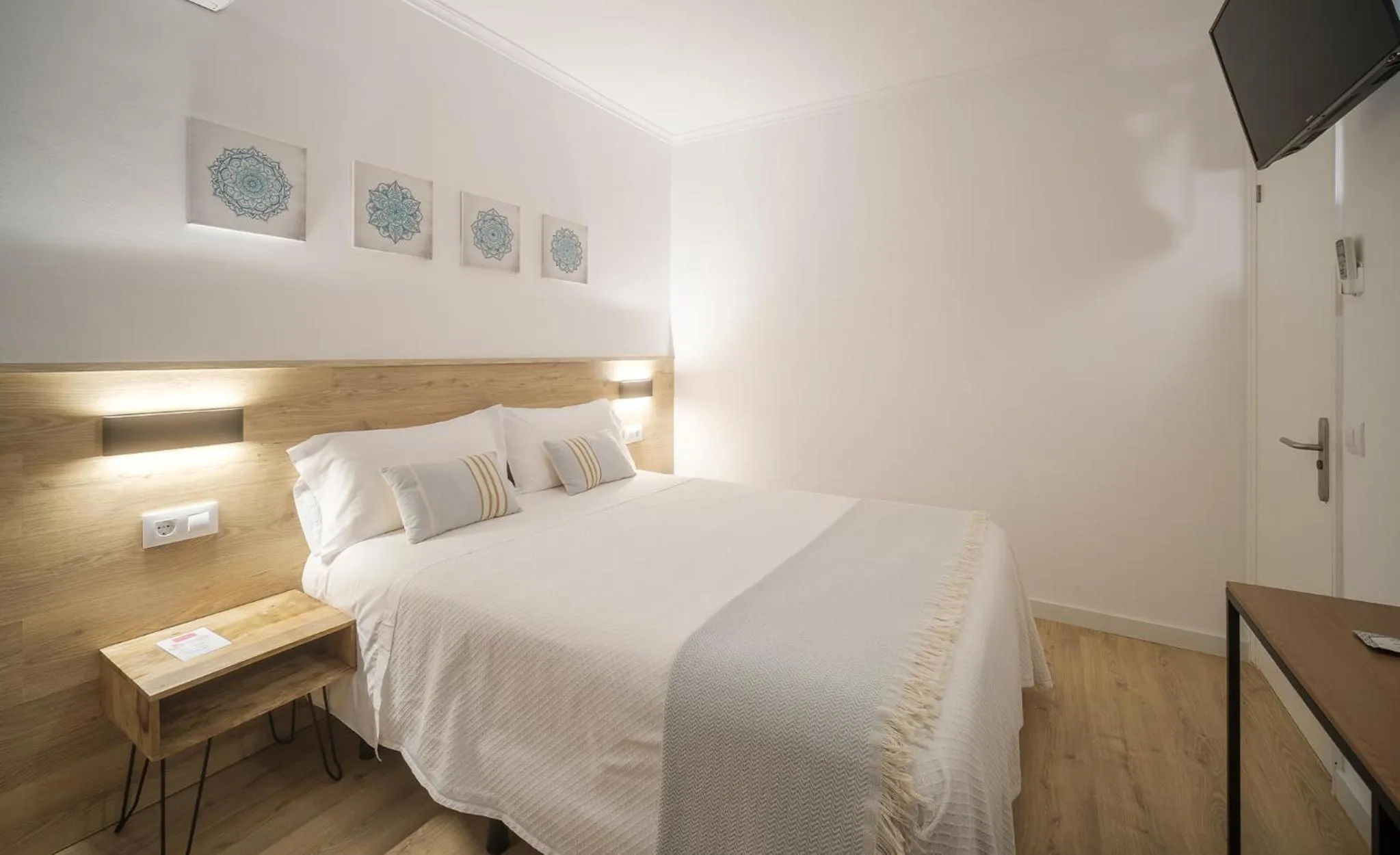 Photo of the whole room, Bed in Hostal Menurka