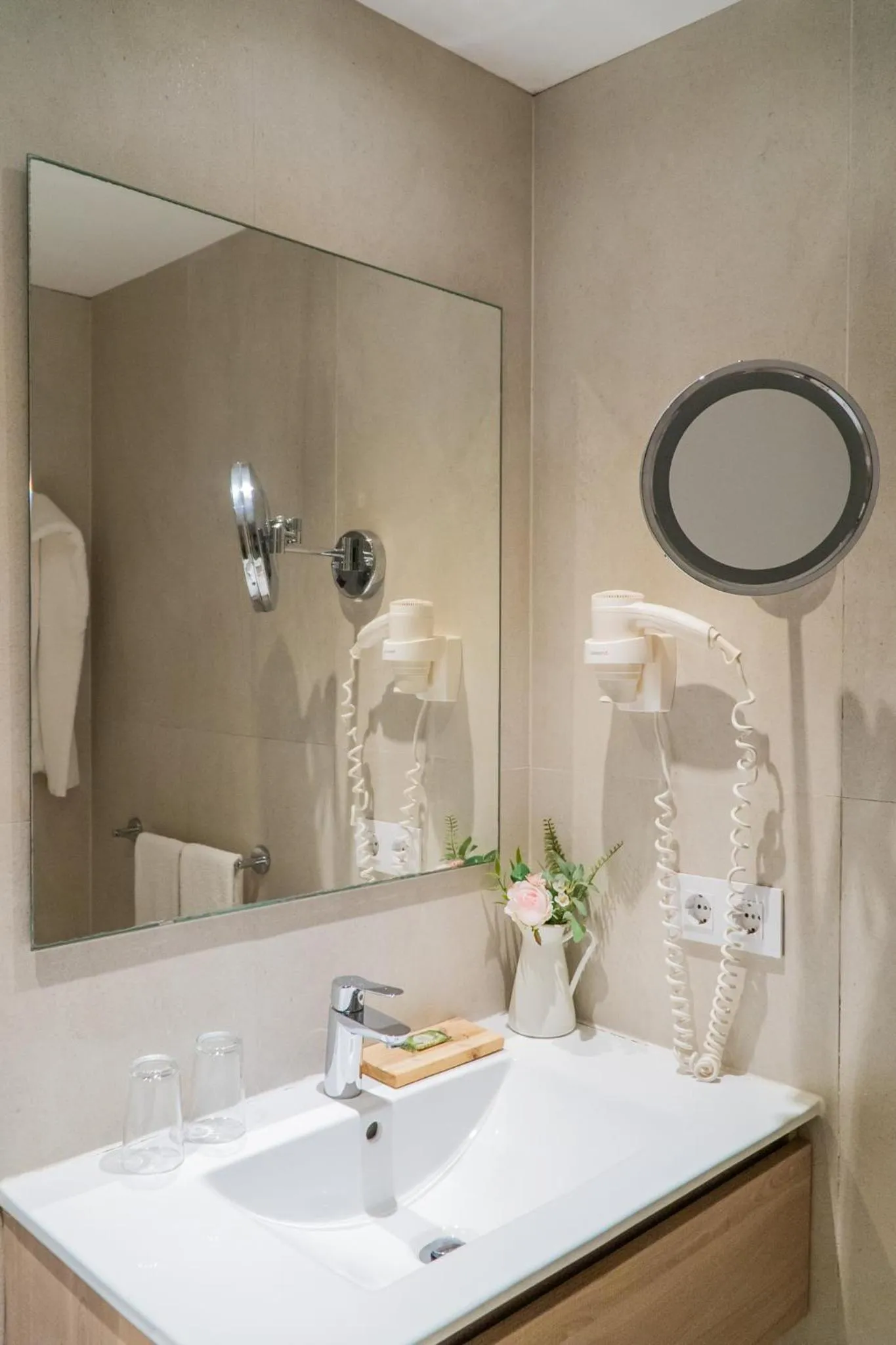 Bathroom in Hostal Menurka