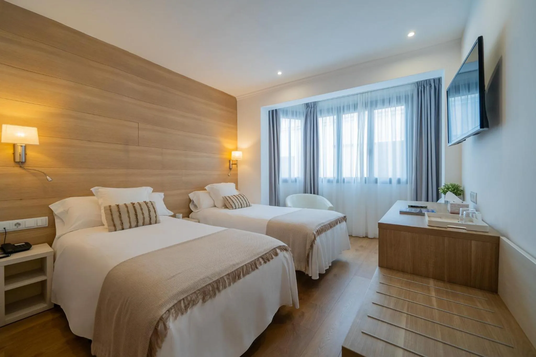 Photo of the whole room, Bed in Hostal Menurka