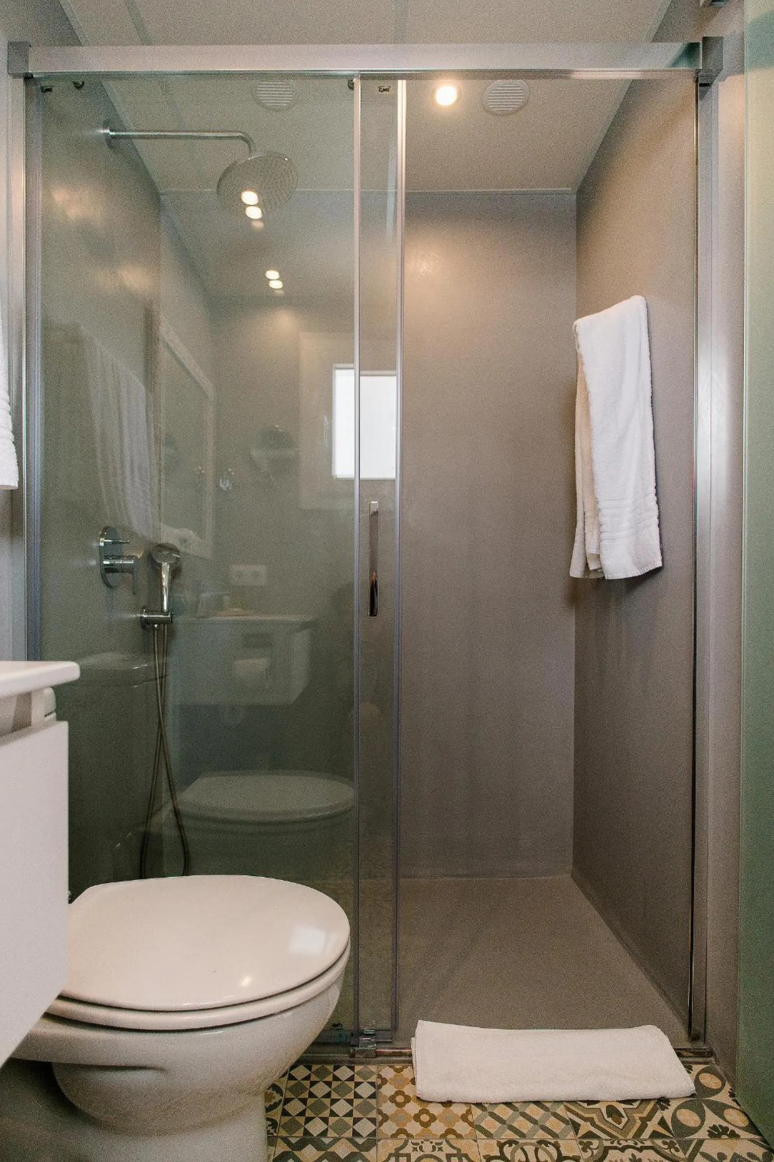 Bathroom in Hostal Menurka