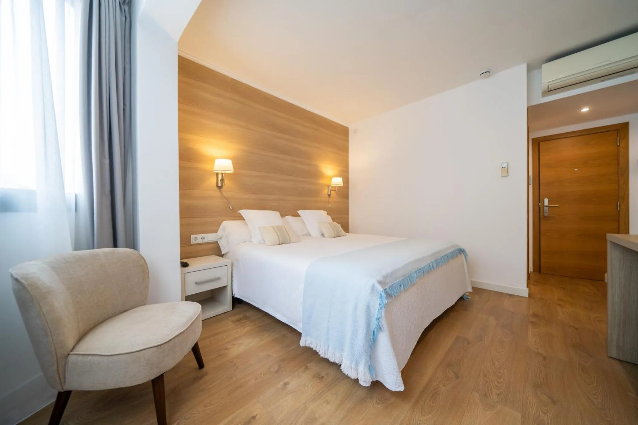 Photo of the whole room, Bed in Hostal Menurka