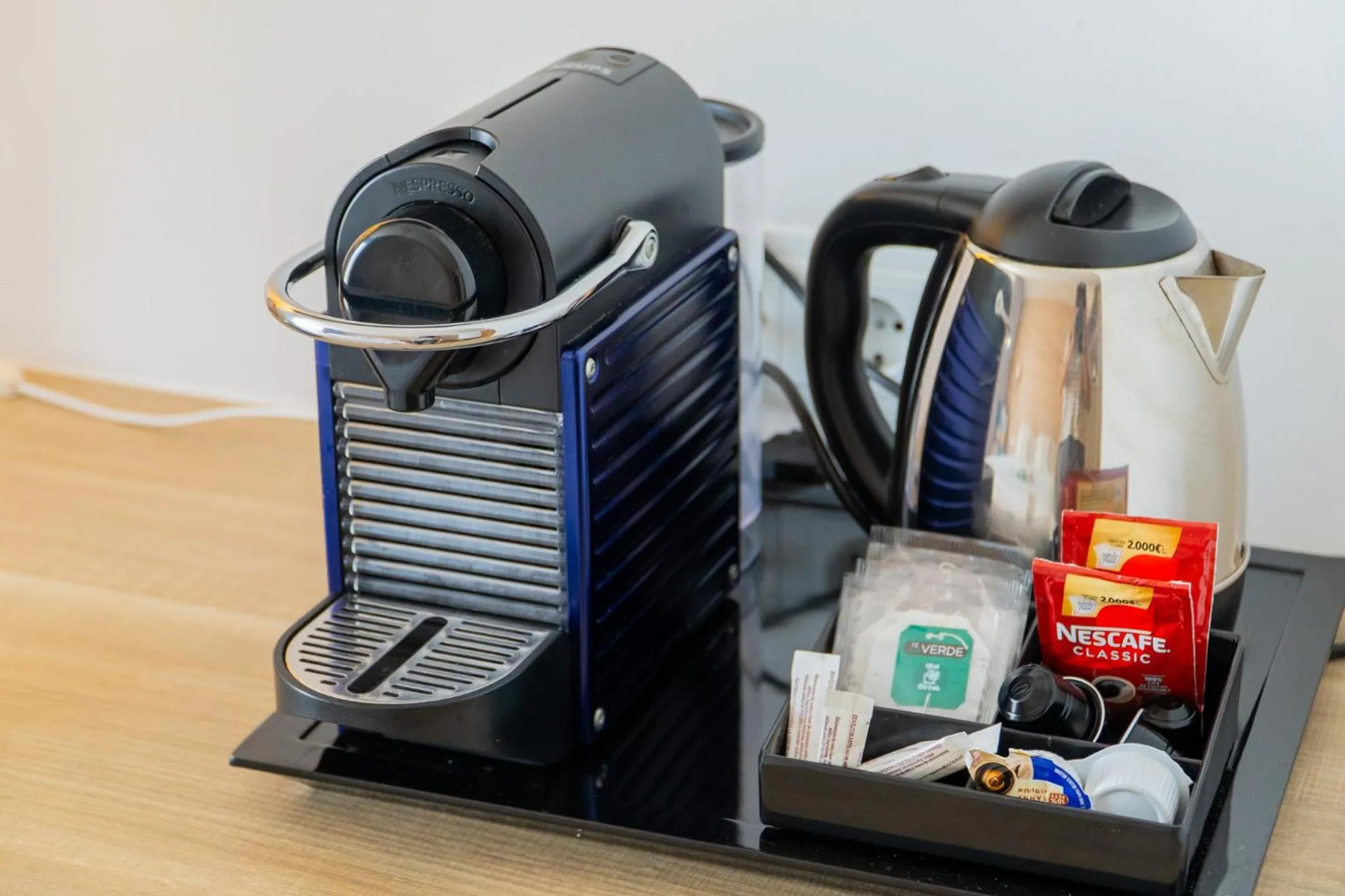 Coffee/tea facilities in Hostal Menurka