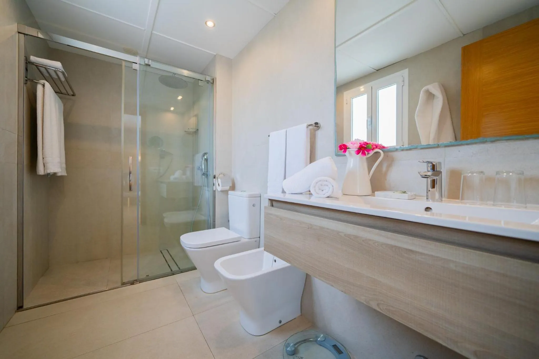 Bathroom in Hostal Menurka