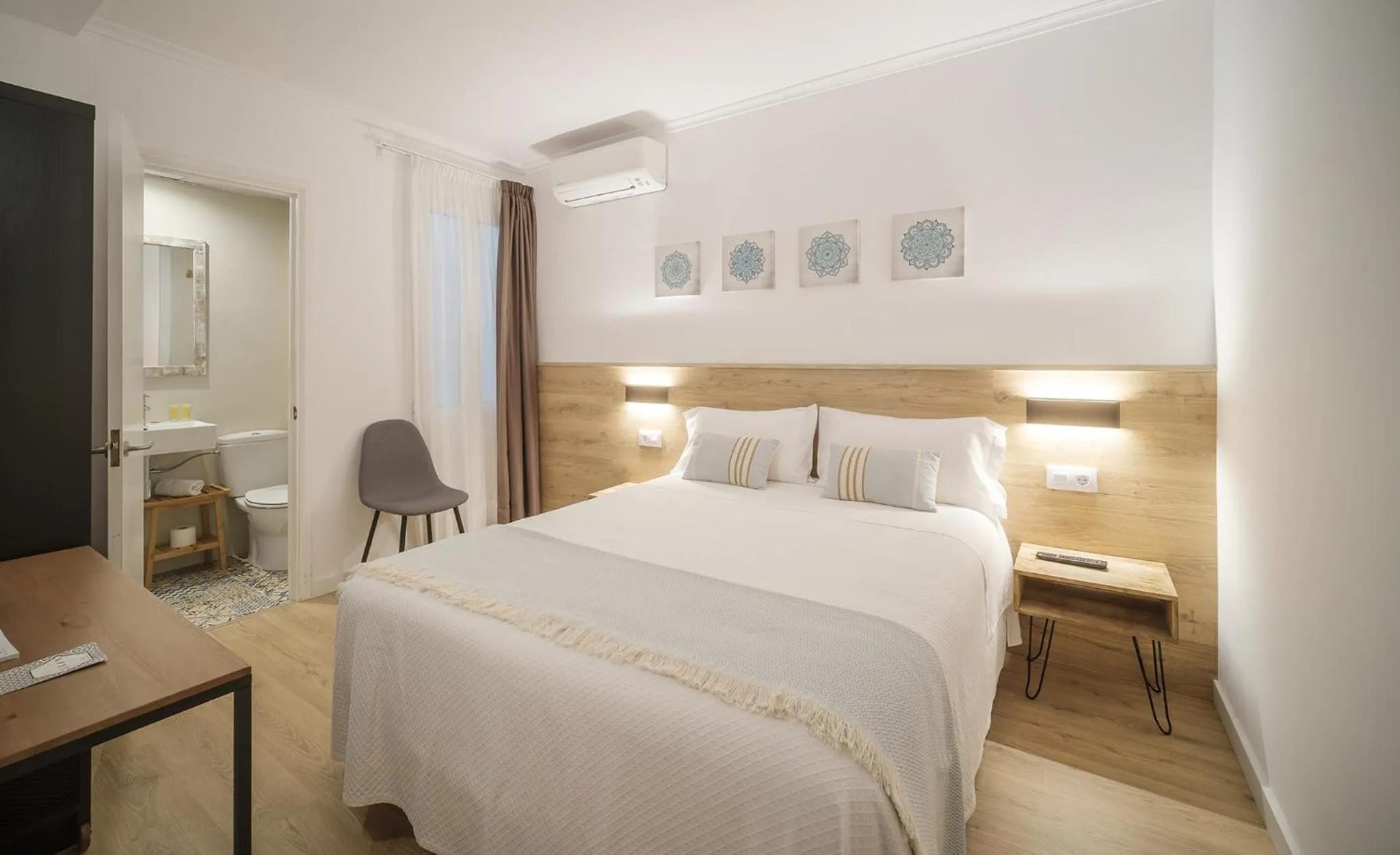 Photo of the whole room, Bed in Hostal Menurka