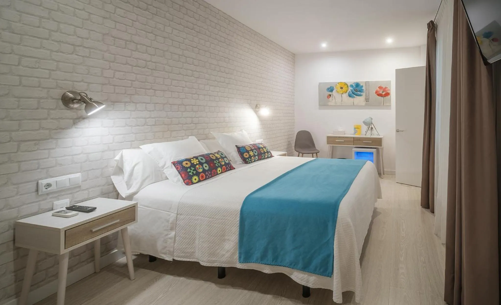 Photo of the whole room, Bed in Hostal Menurka