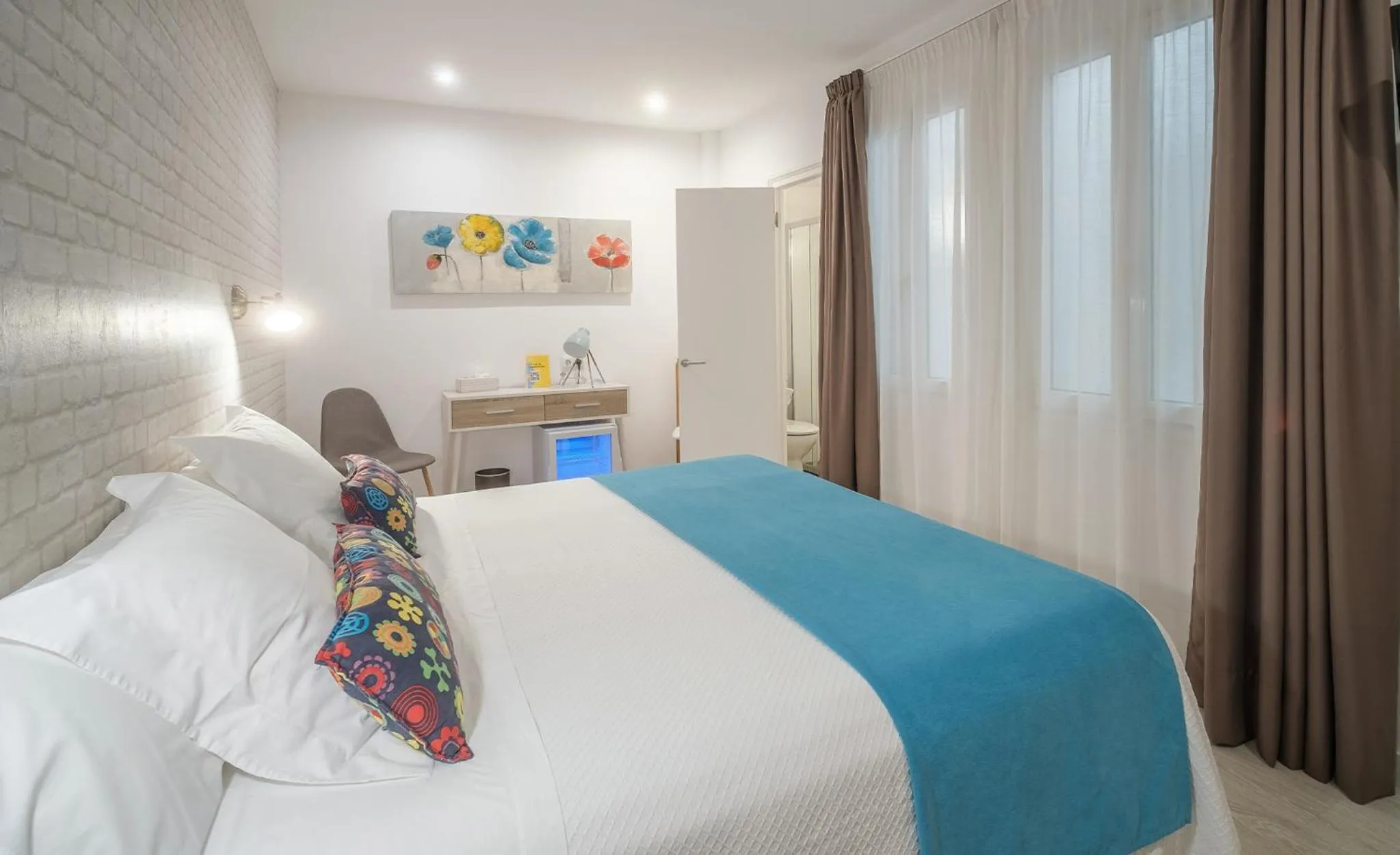 Photo of the whole room, Bed in Hostal Menurka